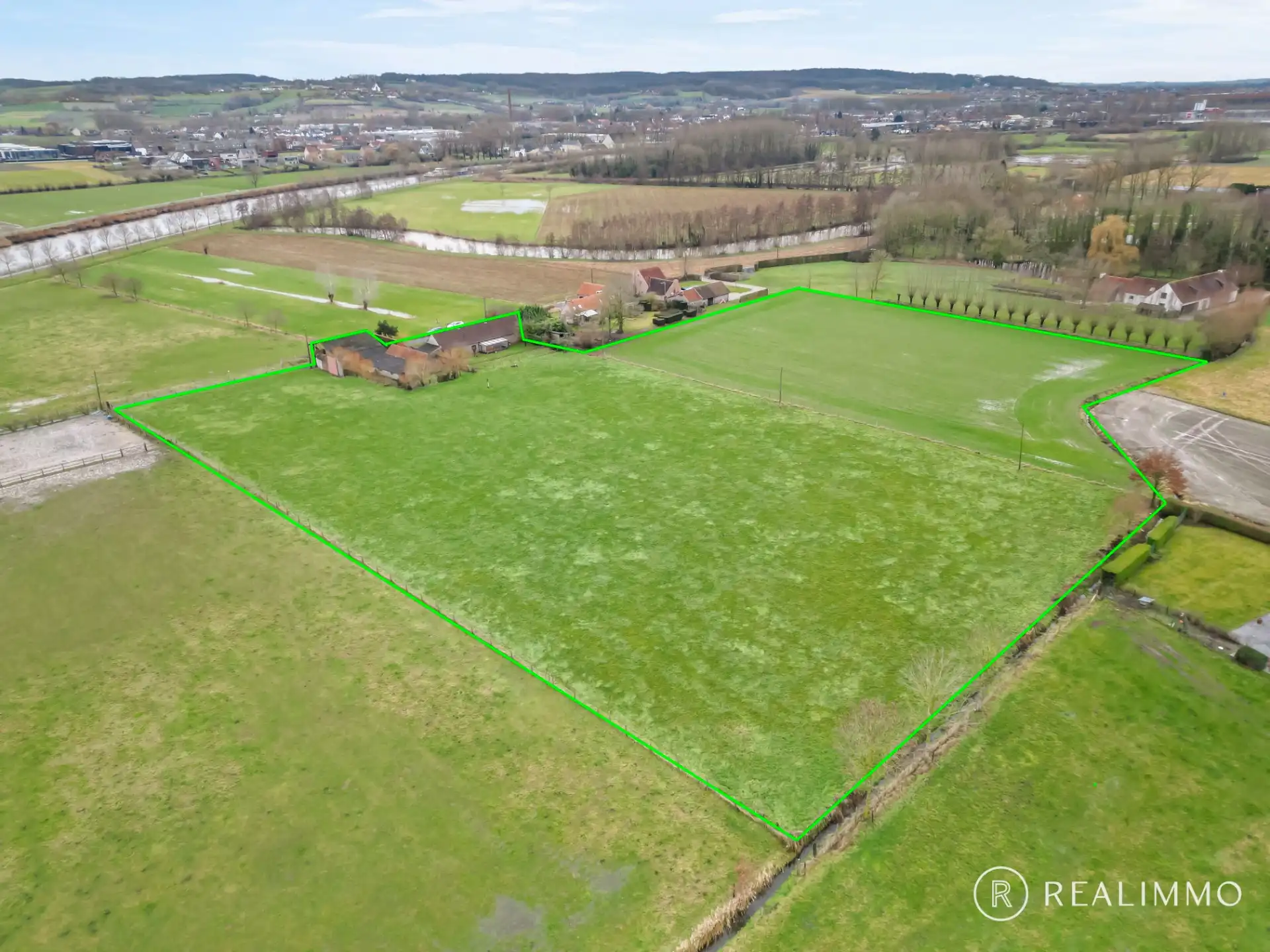 Hoofdfoto van de publicatie: Uniek gelegen eigendom op 2,47 hectare aan de oevers van de Schelde in Kerkhove