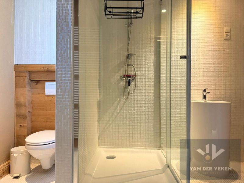 Prachtige woning met 4 slaapkamers. foto 15