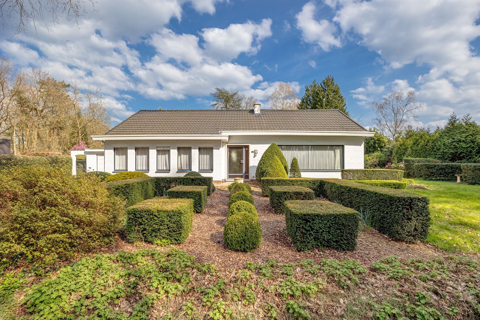 Te renoveren laagbouwvilla met Engelse tuin foto 29