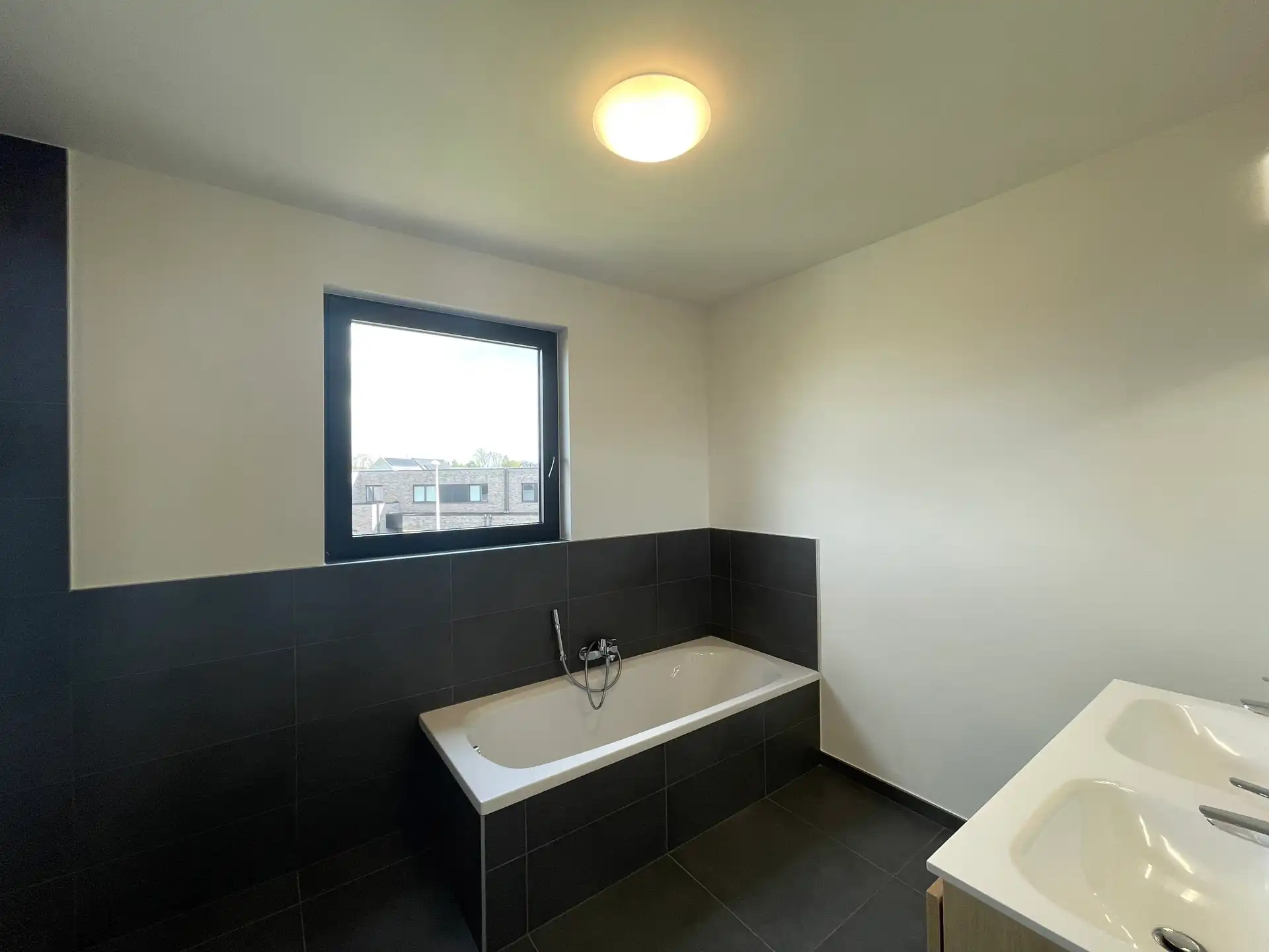 LEDE -  Recente HoB in rustige wijk. foto 8