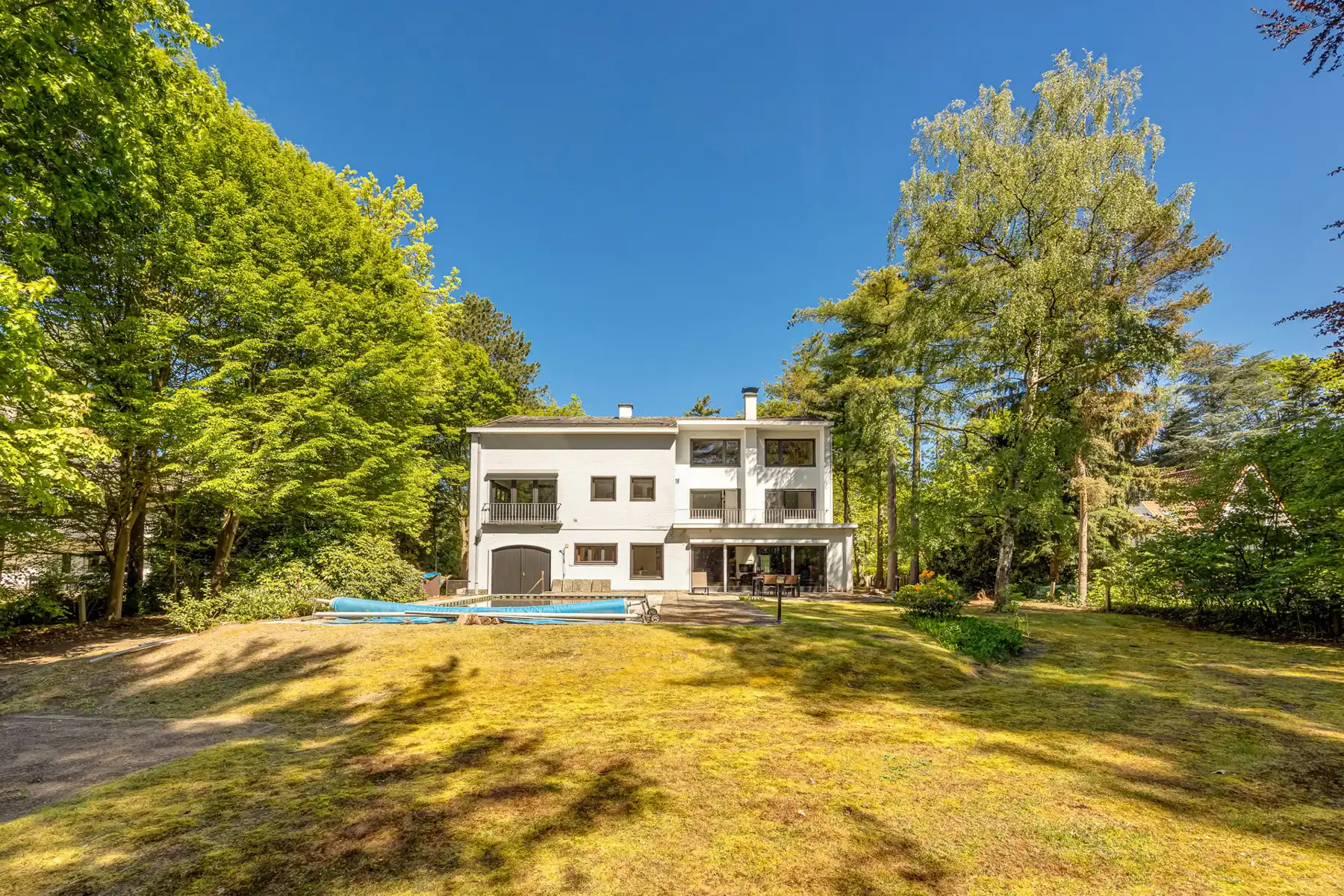 Unieke te renoveren villa op prachtig perceel foto 23