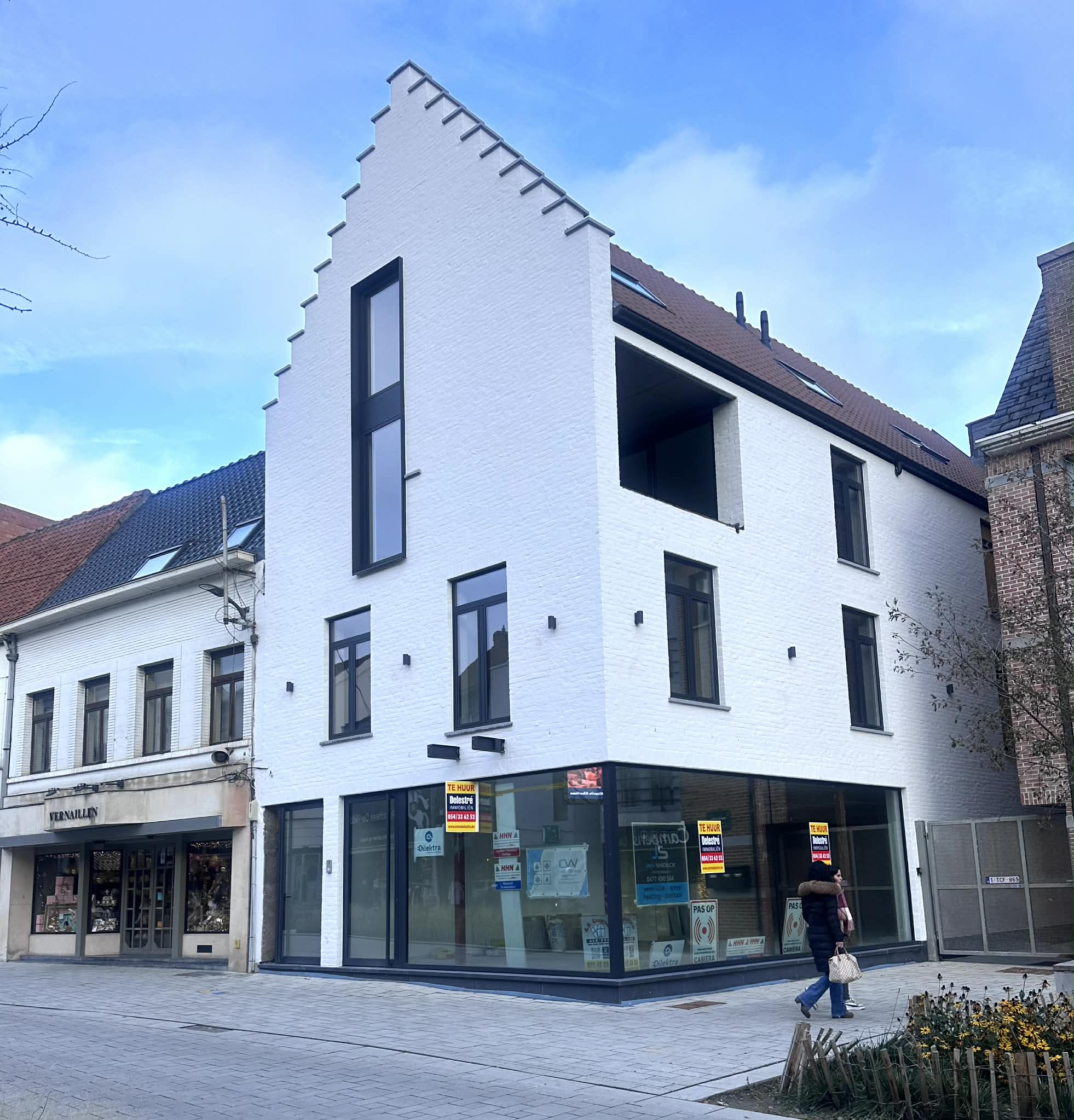 GLOEDNIEUWE winkel- of kantoorruimte in hartje Ninove foto 2