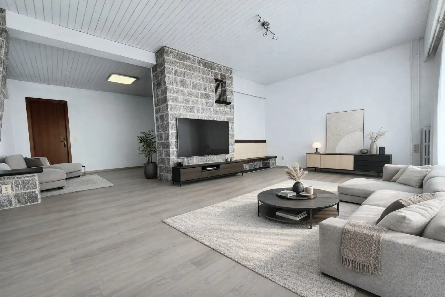 Ruime alleenstaande villa foto 4