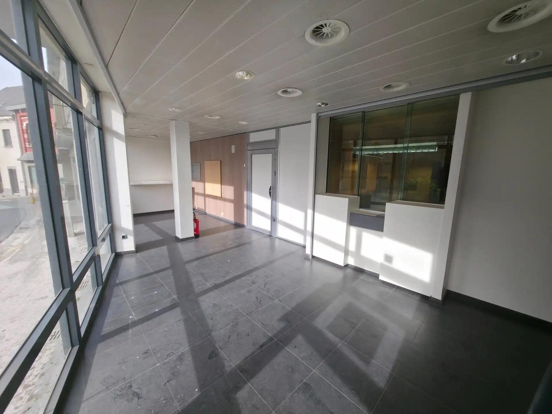 Handelspand/kantoor van 372m² in het hart van Denderhoutem foto 8