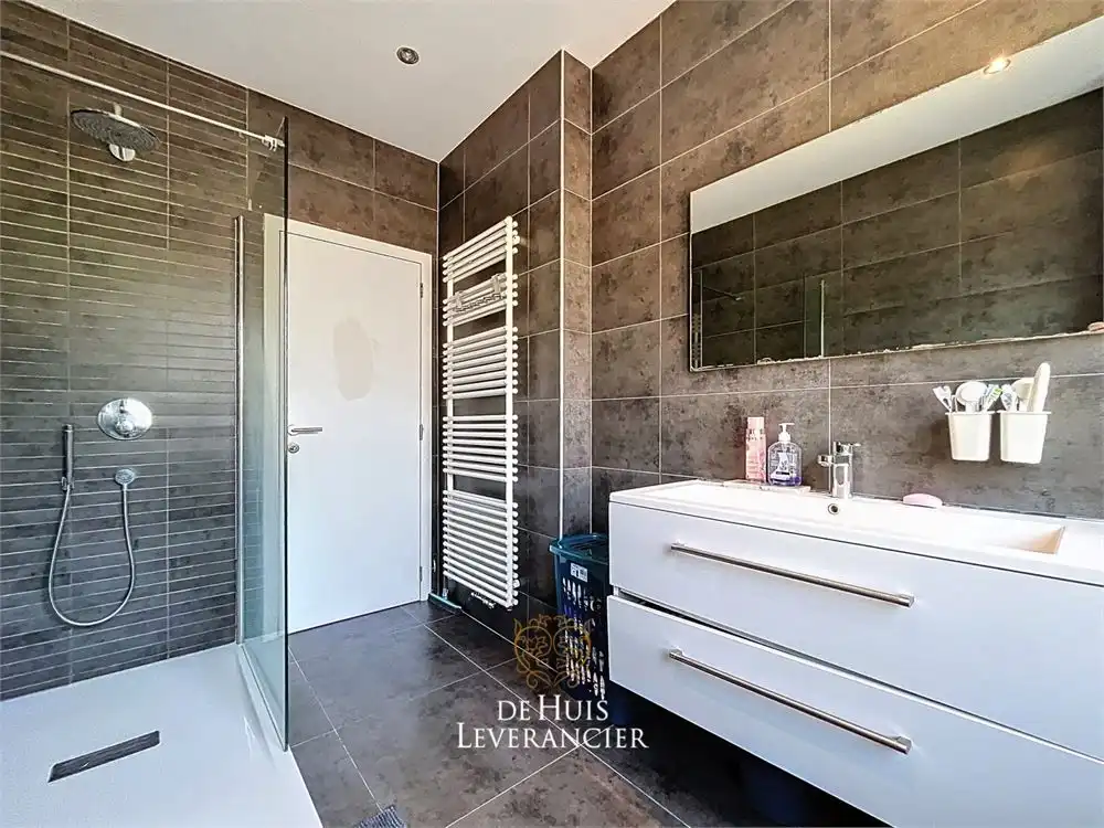 Prachtige, gerenoveerde woning met tuin en garage op toplocatie te koop in Mortsel! foto 20