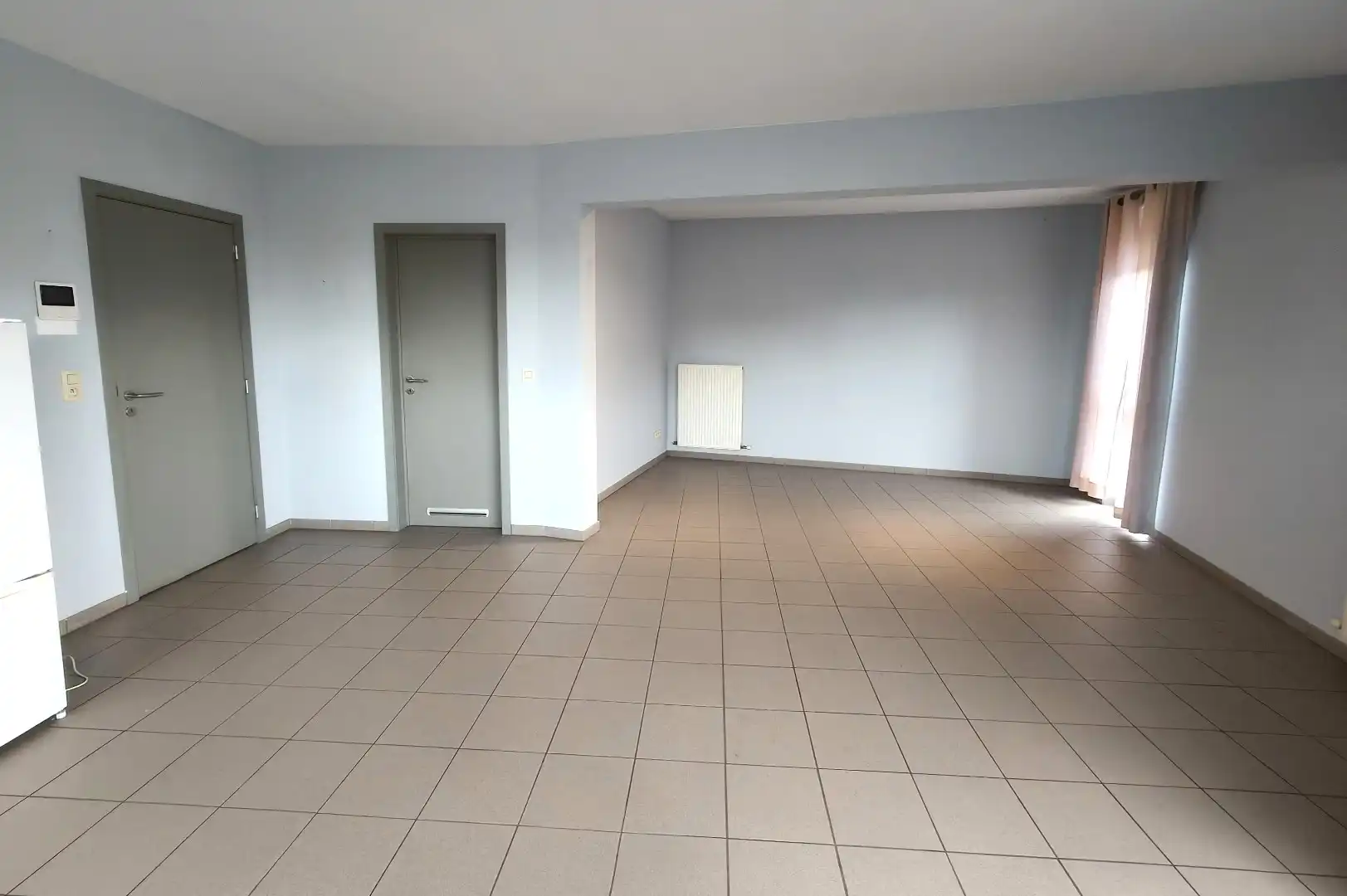 GELIJKVLOERS APPARTEMENT MET GARAGE foto 6