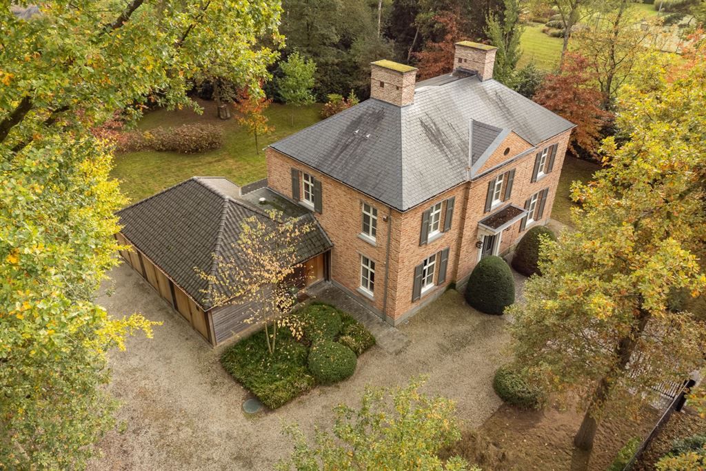 Prachtige manoirvilla met tijdloze allure en een elegante architectuur in Hof ter Linden foto 27