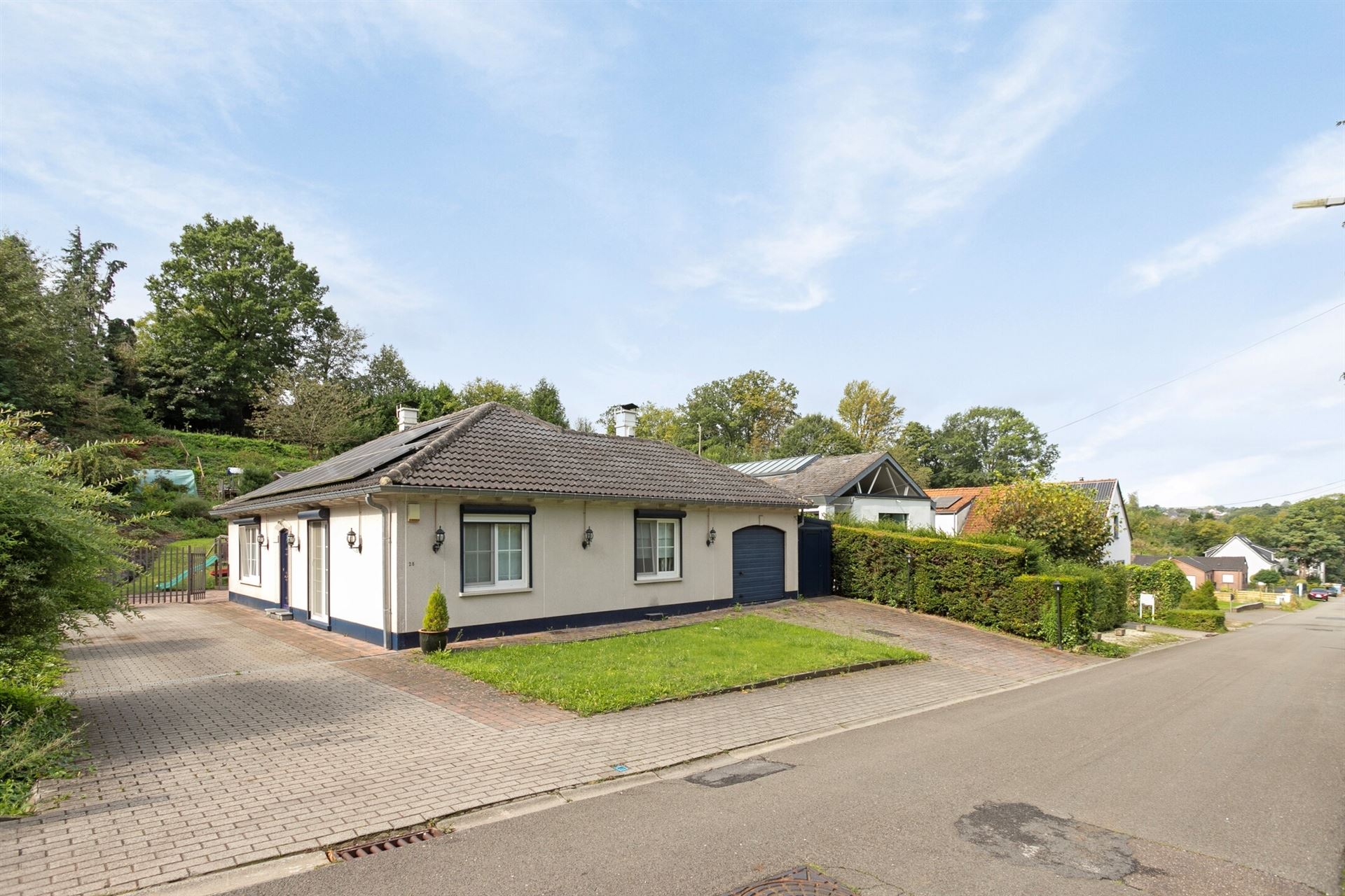 Volledig gerenoveerde bungalow in rustige wijk foto 2