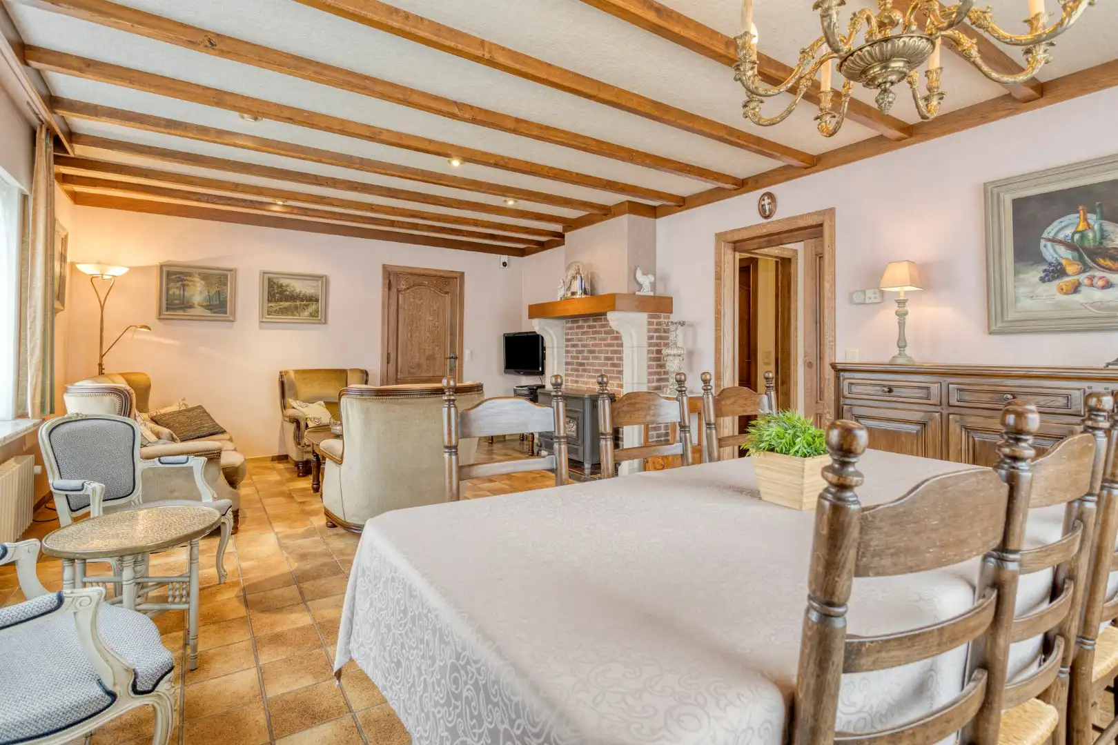 Uiterst verzorgde, gelijkvloerse villa met 2 slaapkamers en ruime garage! foto 8