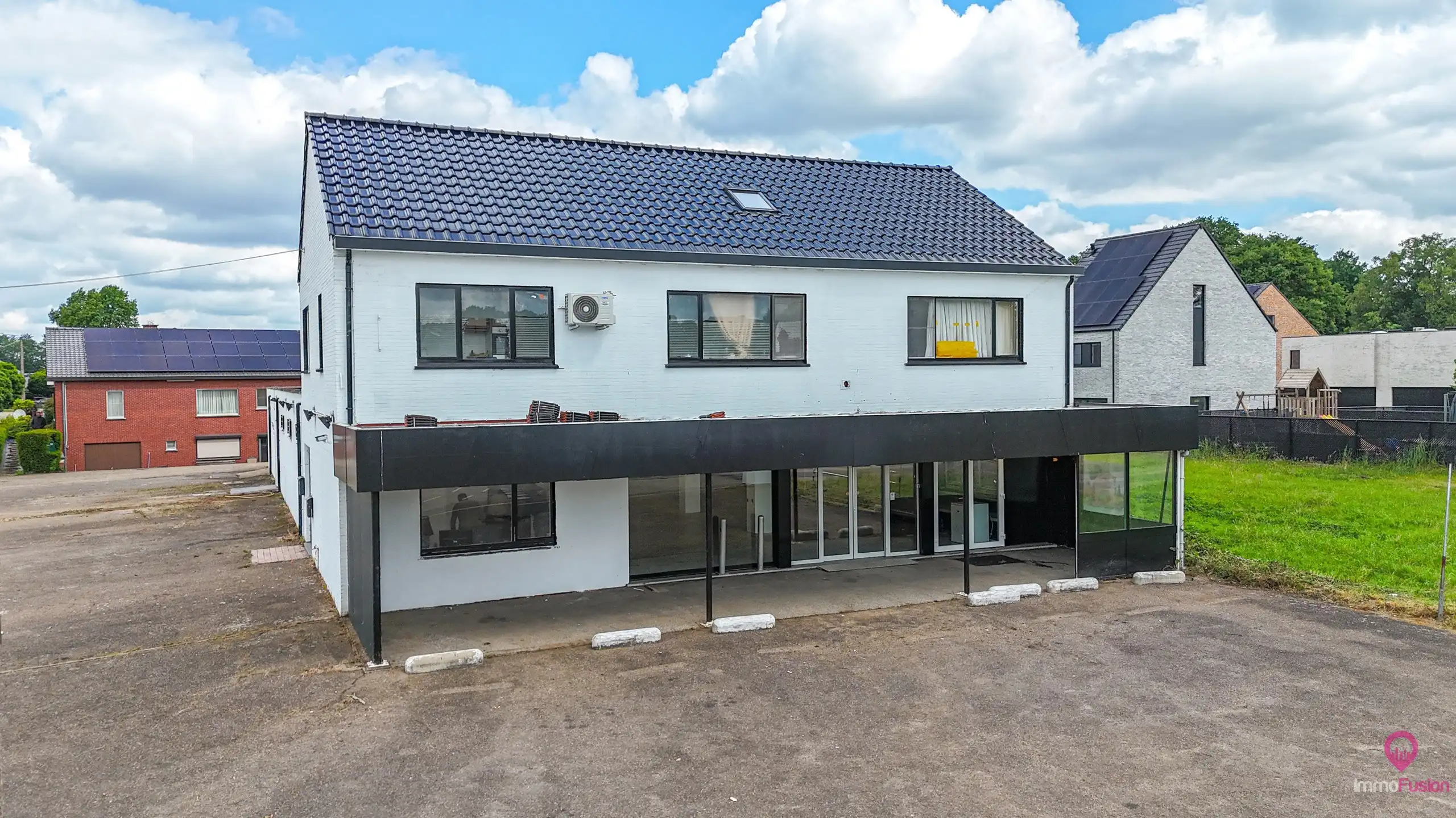 Multifunctioneel handelspand met 2 vergunde studio’s! foto 2