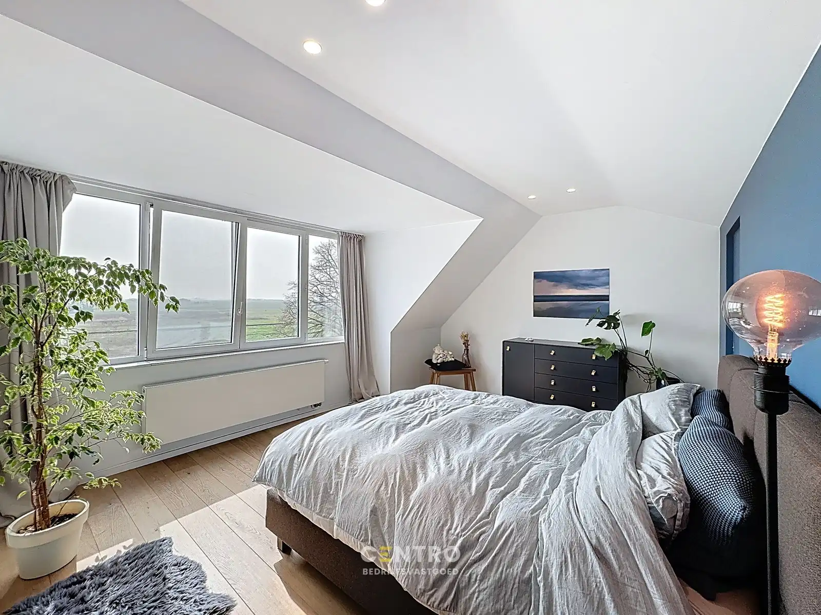 Modern en instapklaar WOON-WERKPAND met professionele ruimten, lichtrijk & ruim APPARTEMENT met zonneterras en aangelegde tuin. foto 18