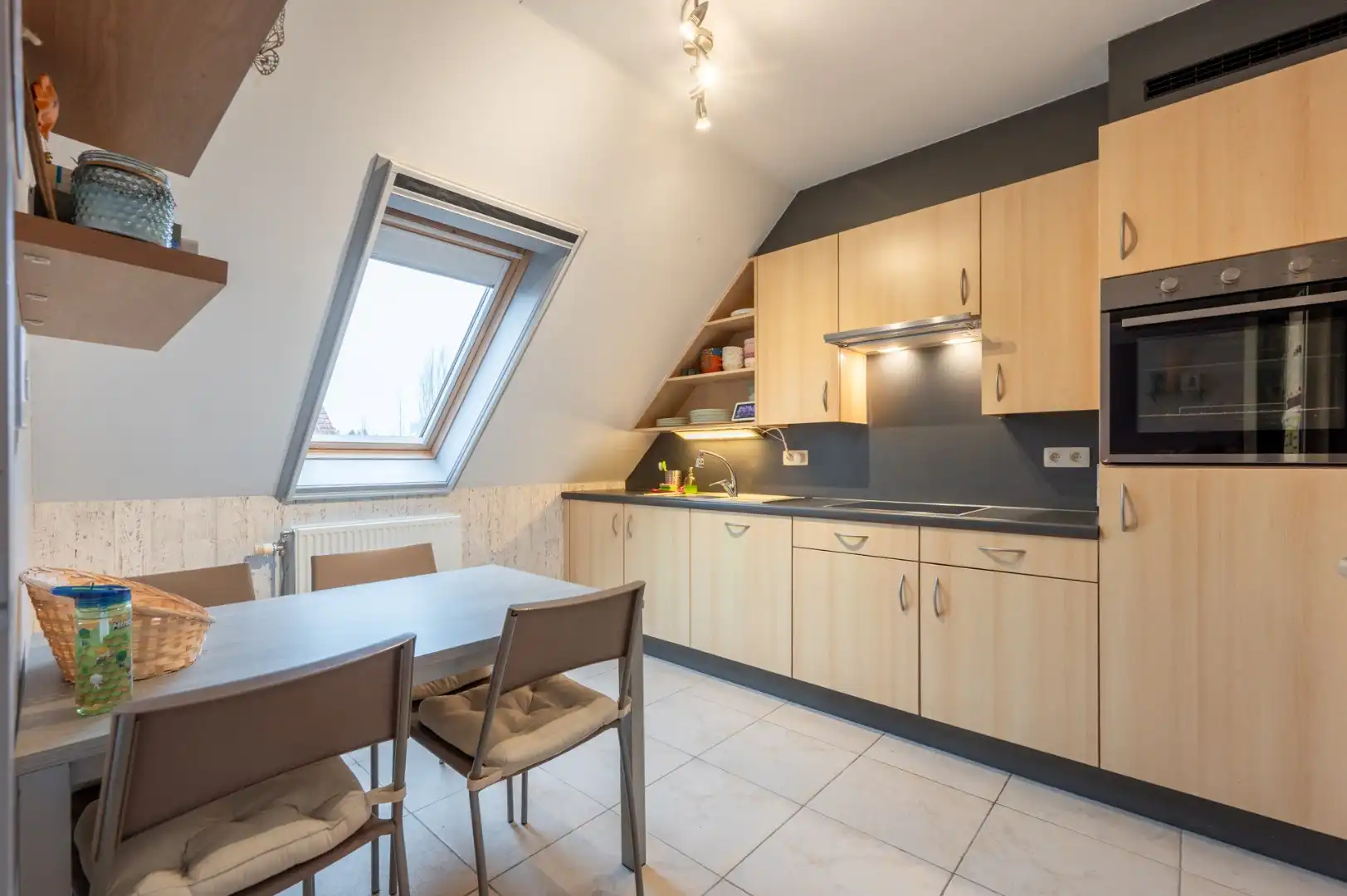 Instapklaar appartement op centrale ligging! foto 4