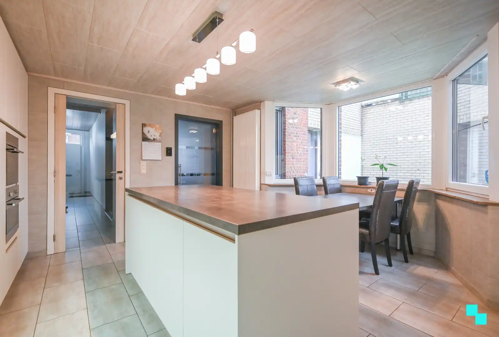 Ruime eengezinswoning met inpandige garage nabij het centrum van Kuurne! foto 9