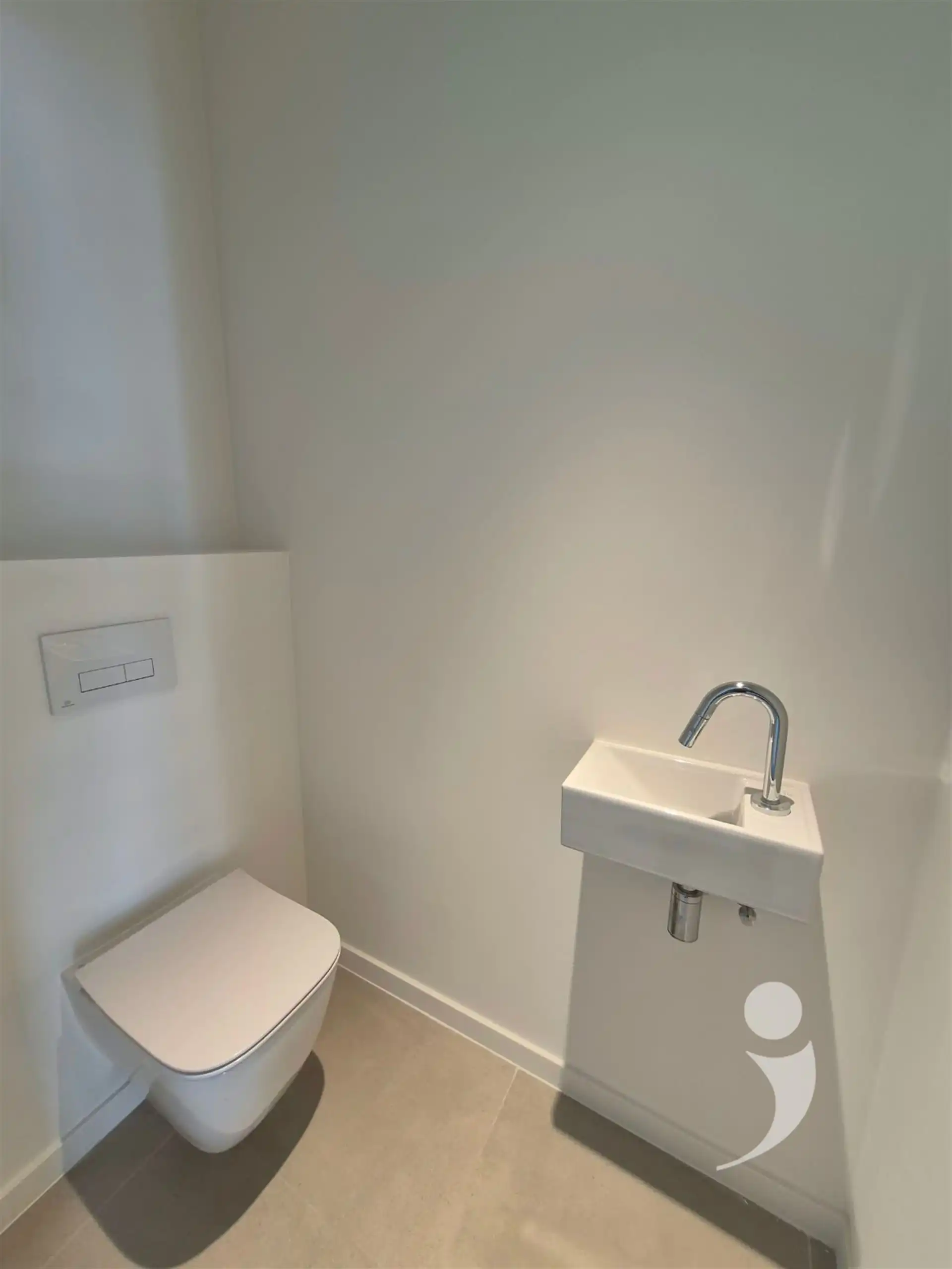 Nieuwbouw appartement met dubbele staanplaats voor de wagen foto 17