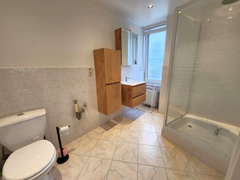 Gerenoveerd 1 slaapkamer appartement TE HUUR ZONDER SYNDICKOST op de markt van Wakken! foto 11