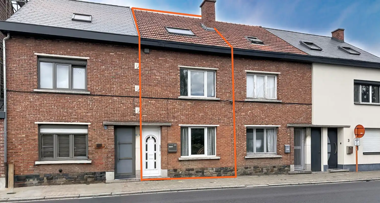 Instapklare starterswoning of interessante investering foto {{pictureIndex}}