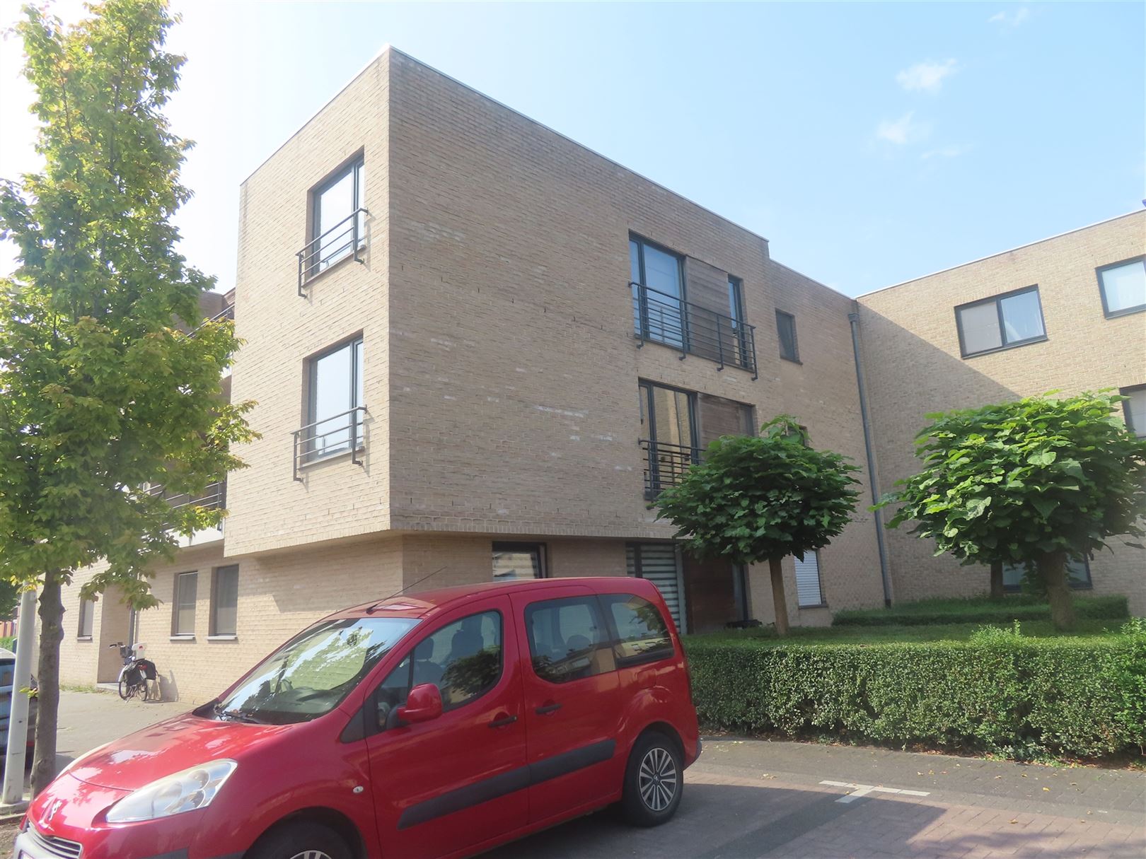 Recent 2 slaapkamerappartement met terras! foto 14