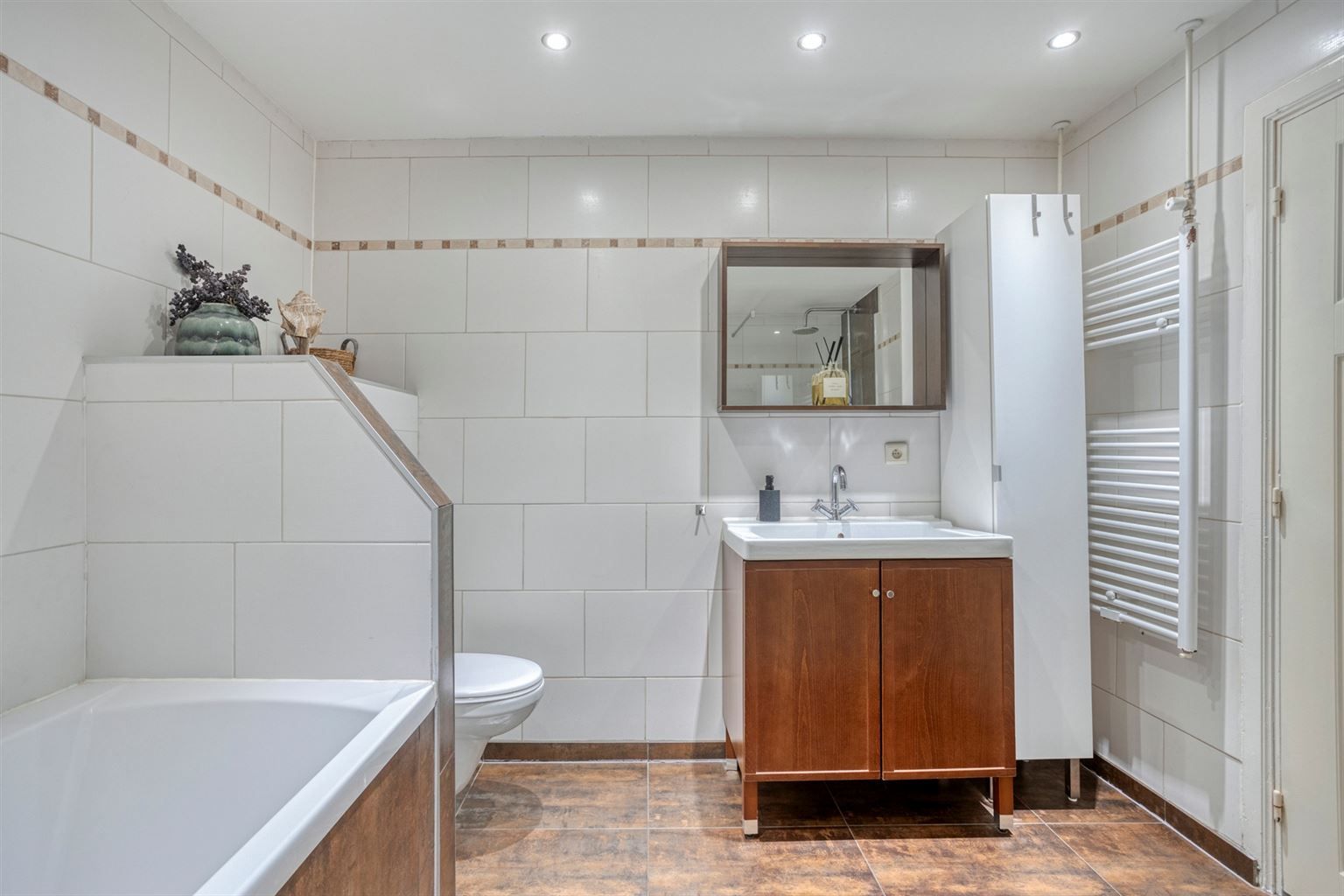 Prachtige, gerenoveerde hoevewoning op 4a9ca, voorzien van 4 slaapkamers, inpandige garage en omheinde tuin op een toplocatie in Kessenich. foto 11