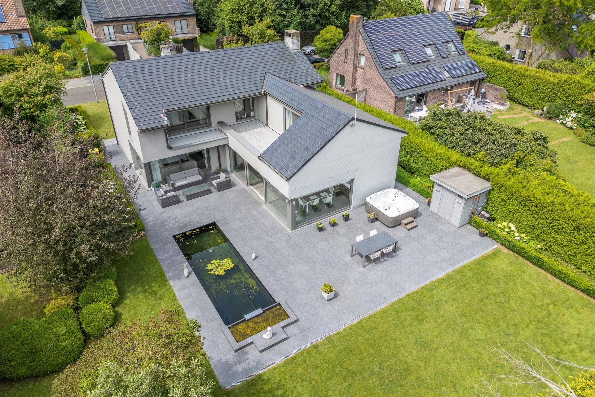 Prachtig gerenoveerde villa in de Zonnebos wijk foto 2