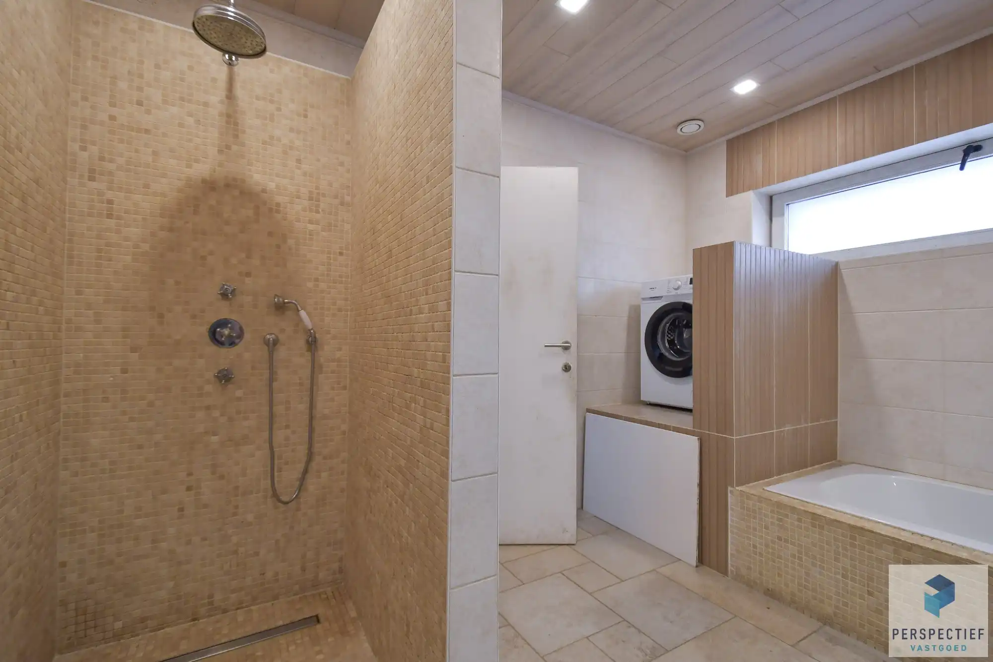 Ruime woning met tuin, kleine weide & bijgebouw gelegen in landelijke omgeving in Oedelem op  1 365 m² foto 13