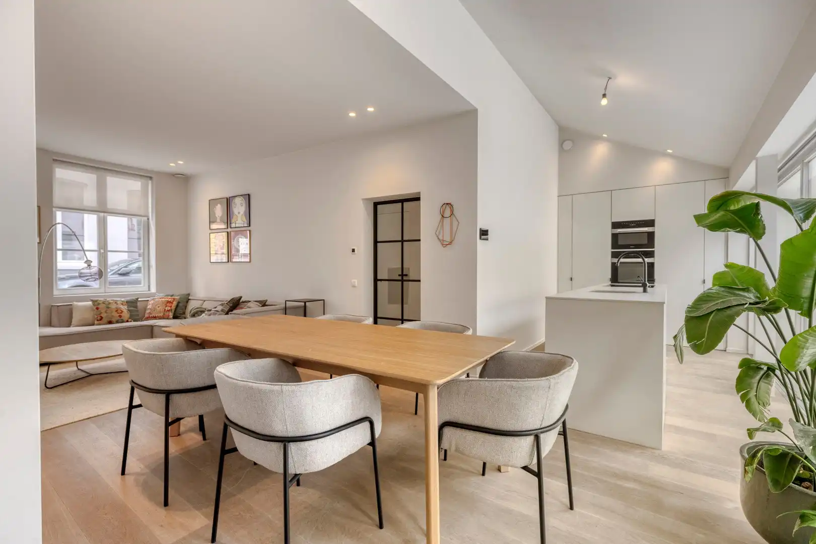 Prachtige bemeubelde stadwoning met 3 slaapkamers op topligging foto 7