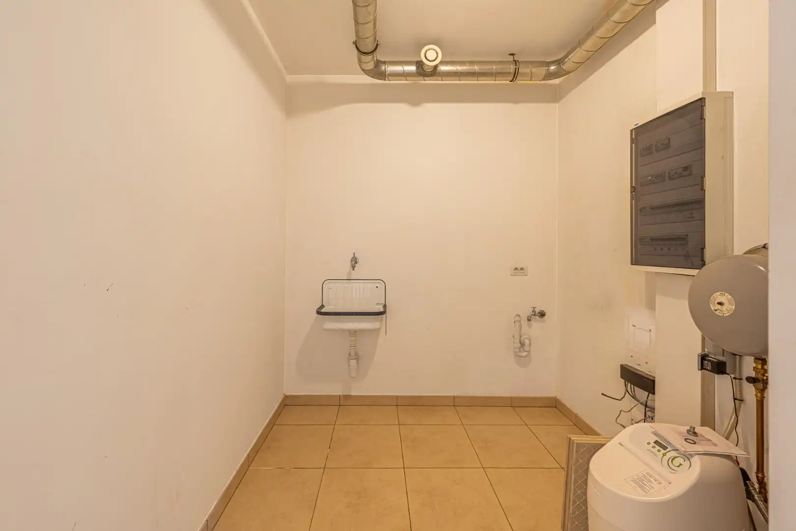 Instapklaar appartement met 2 slaapkamers, garage, berging en zonneterras in Dadizele foto 13