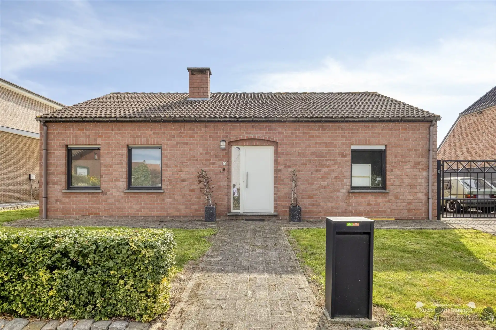 Rustig gelegen bungalow met grote tuin foto {{pictureIndex}}