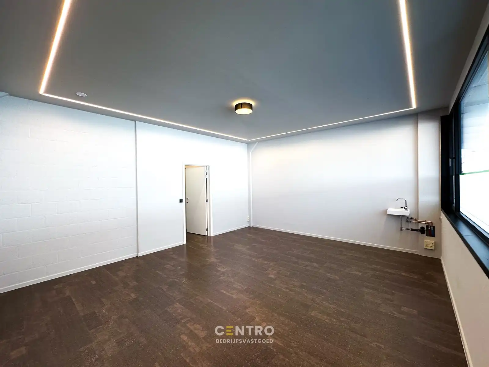 INSTAPKARE praktijkruimte met gemeenschappelijke faciliteiten (receptie, wachtzaal, parking,...) voor medisch of paramedisch beroep ! foto 10