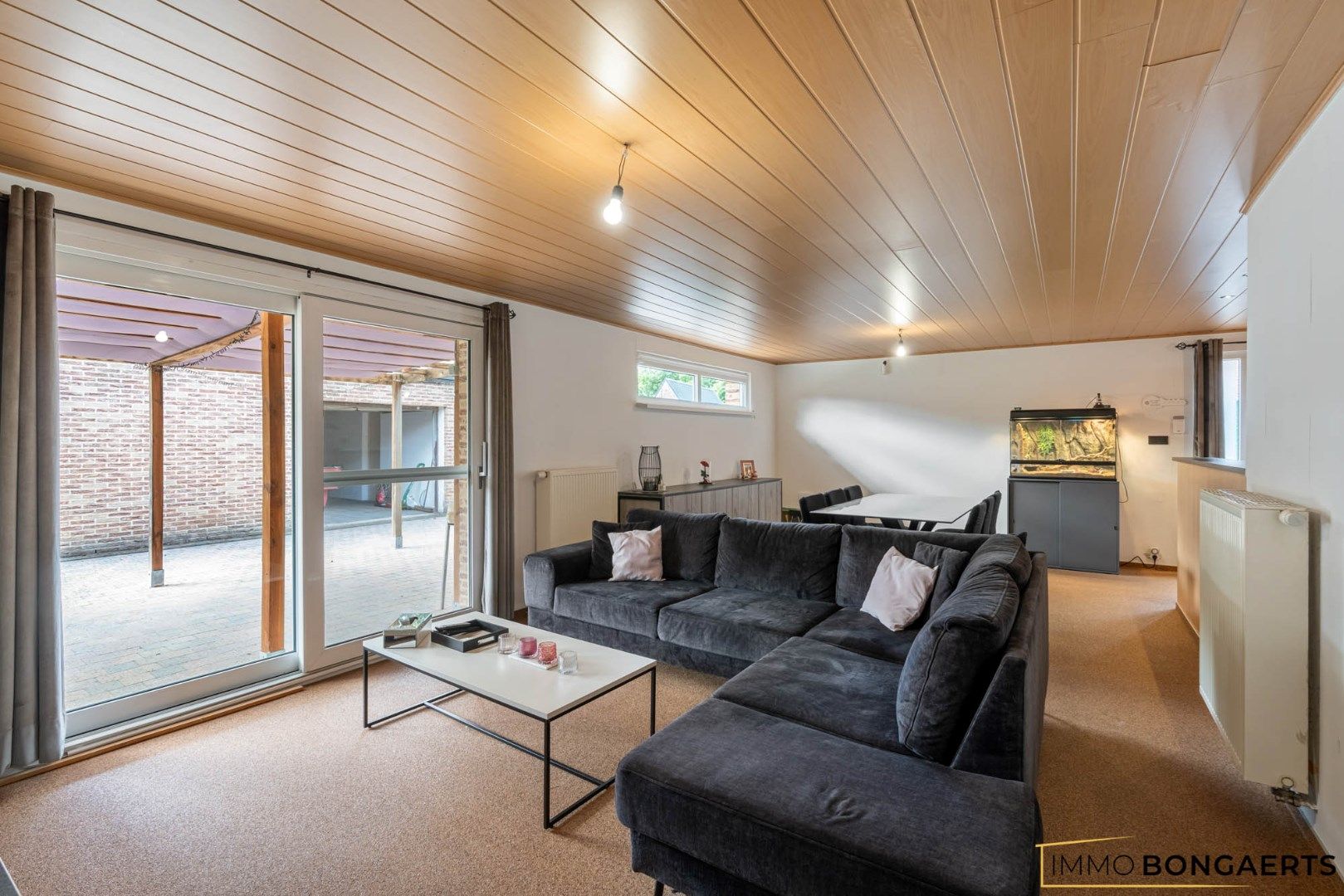 Ruime bungalow met drie slaapkamers foto 4
