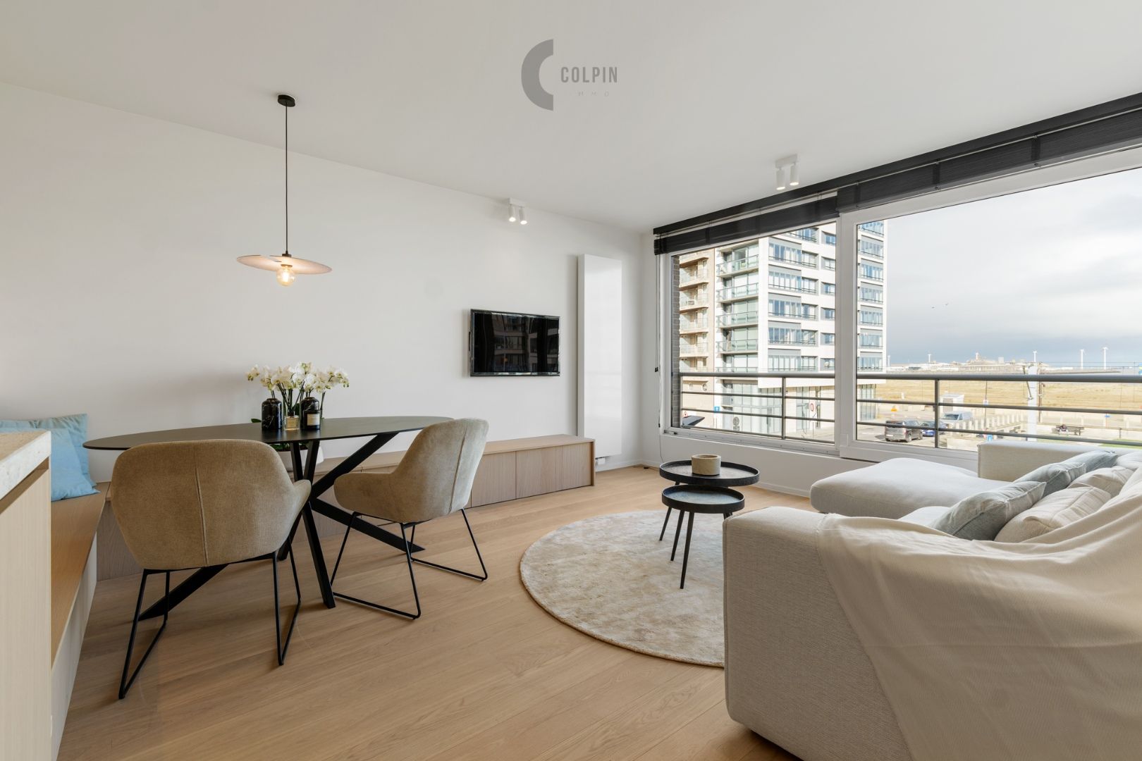 Stijlvol gerenoveerd 3slk- appartement met frontaal zeezicht foto 3