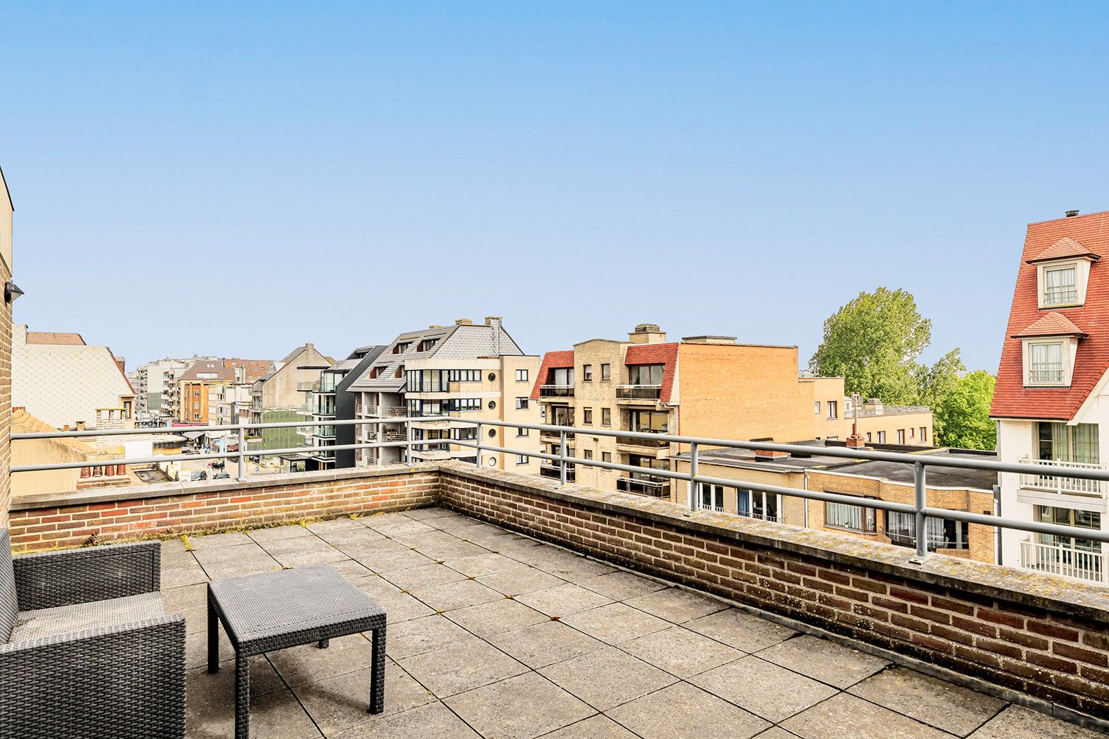 1-slaapkamer appartement met ruim terras te huur in Sint-Idesbald foto 5