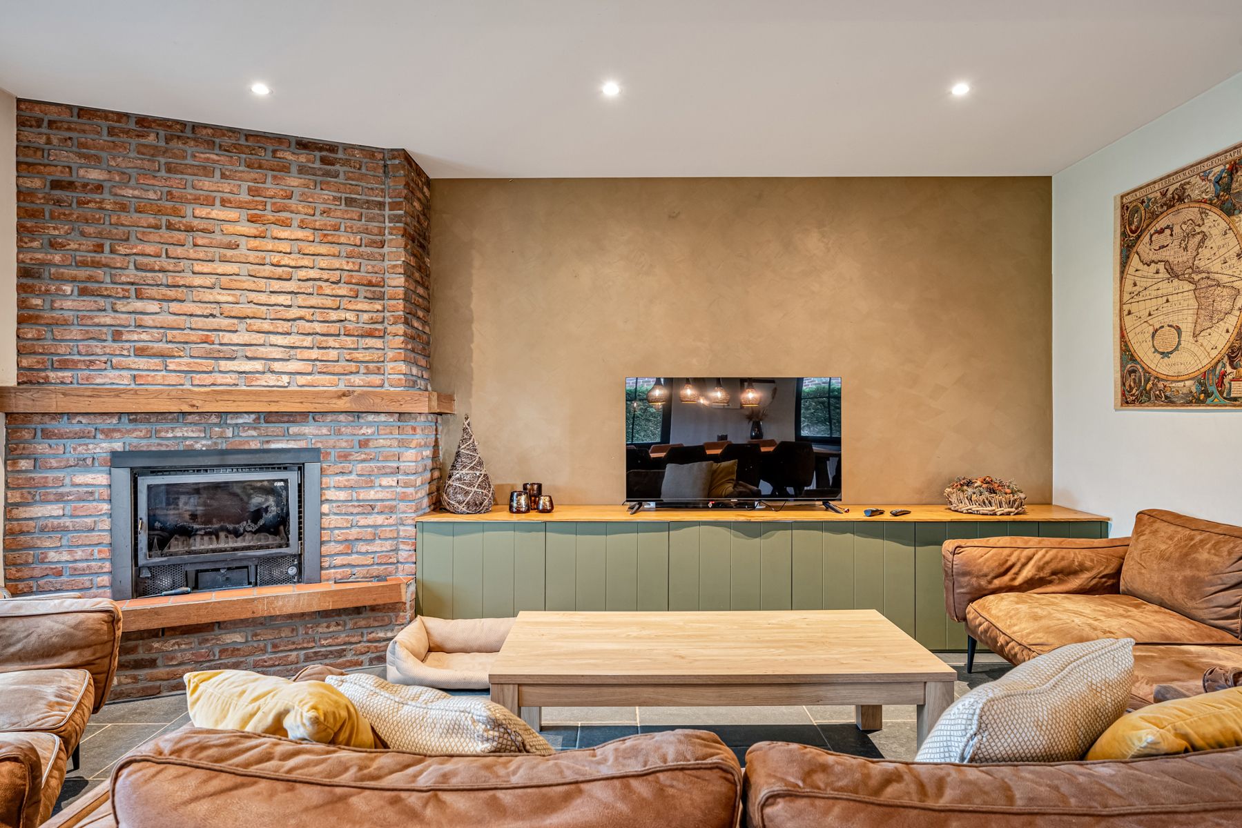 Gerenoveerde open bebouwing te koop in Moerbeke met 4 slpks foto 5