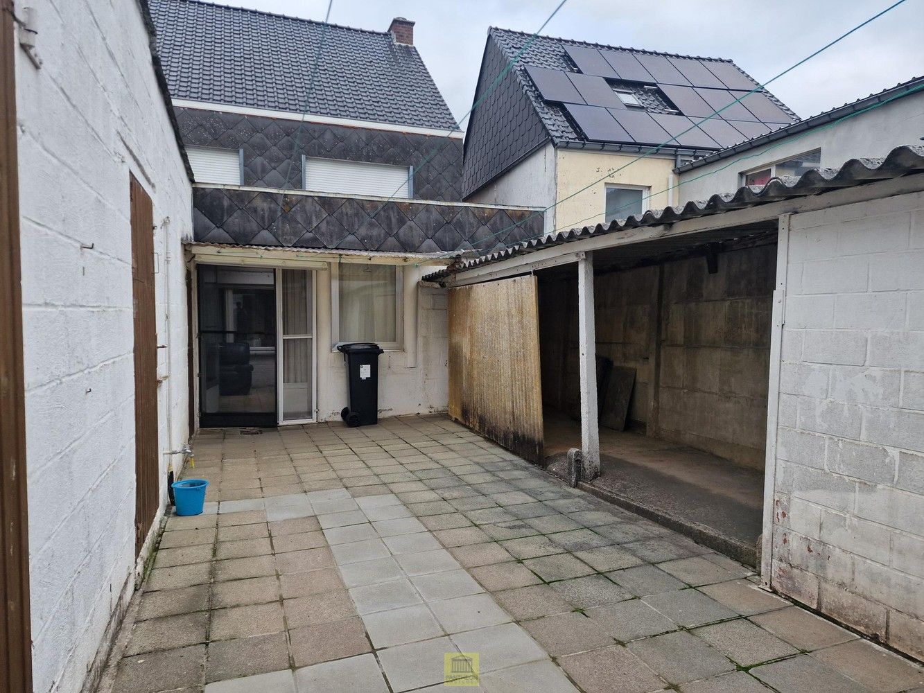 Rustig gelegen gezinswoning met 4 slaapkamers, garage en ruime zolder (= extra kamers) foto 9