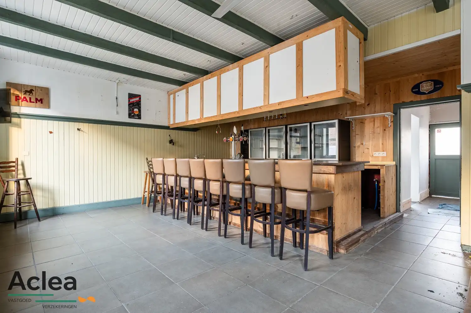 Multifunctionele eigendom bestaande uit café met appartement en feestzaal foto 6