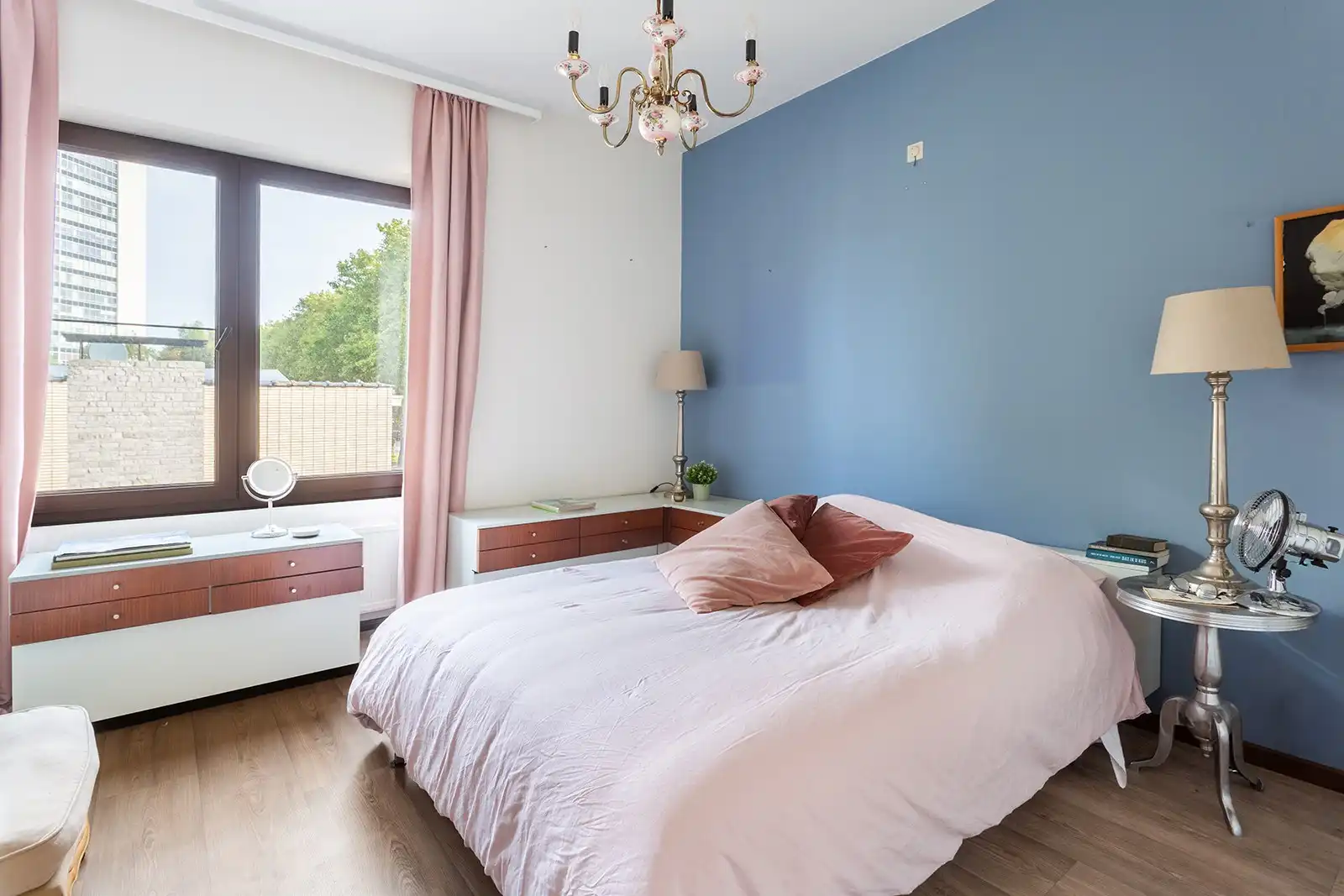 Uniek hoekappartement met 2 slaapkamers en authentieke jaren-60-elementen foto 15