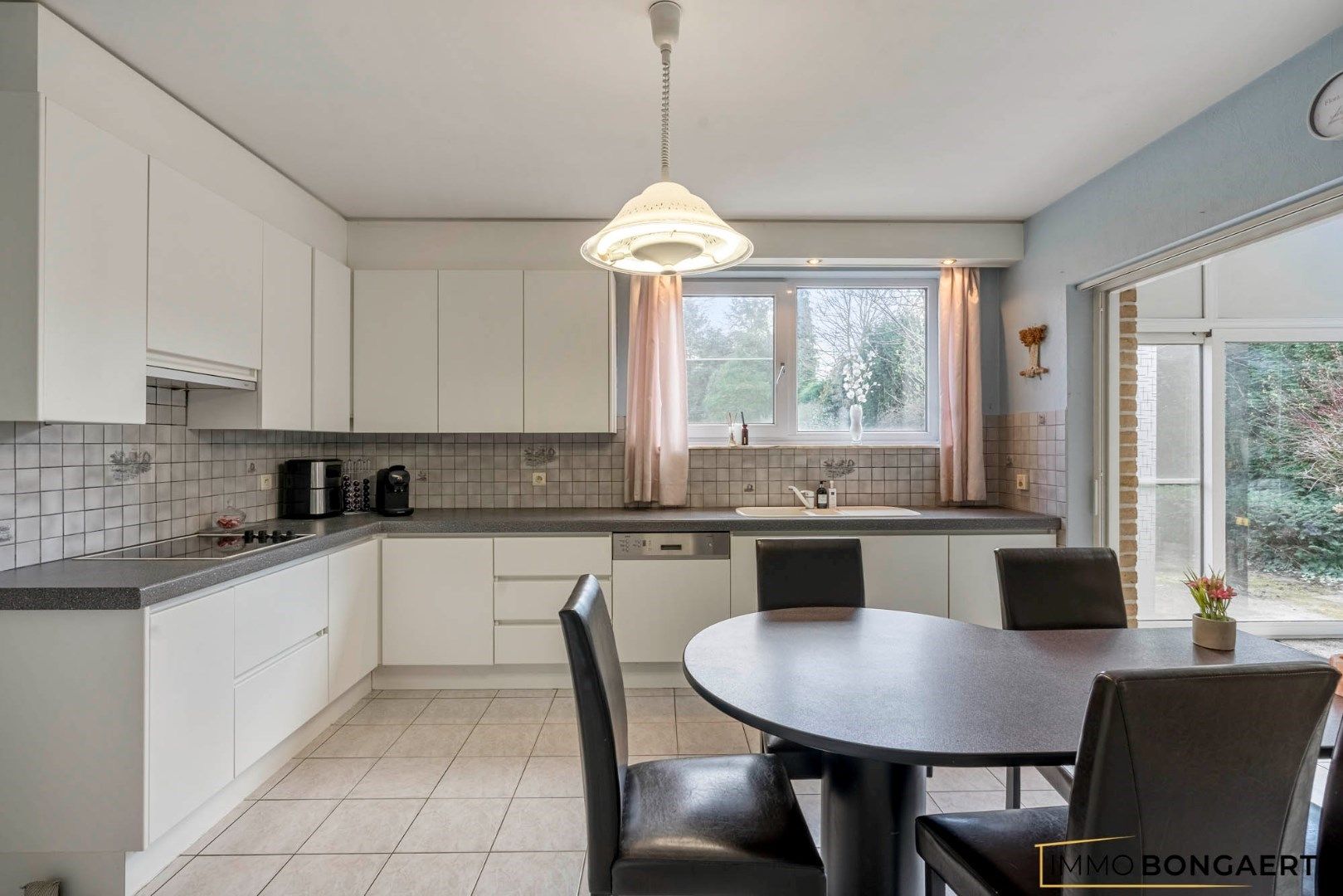 Ruime, rustig gelegen woning met drie slaapkamers foto 8