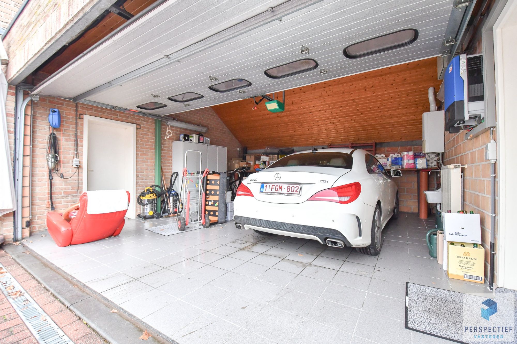 Statige ruime villa met loods en ingerichte studio in een rustige omgeving foto 20