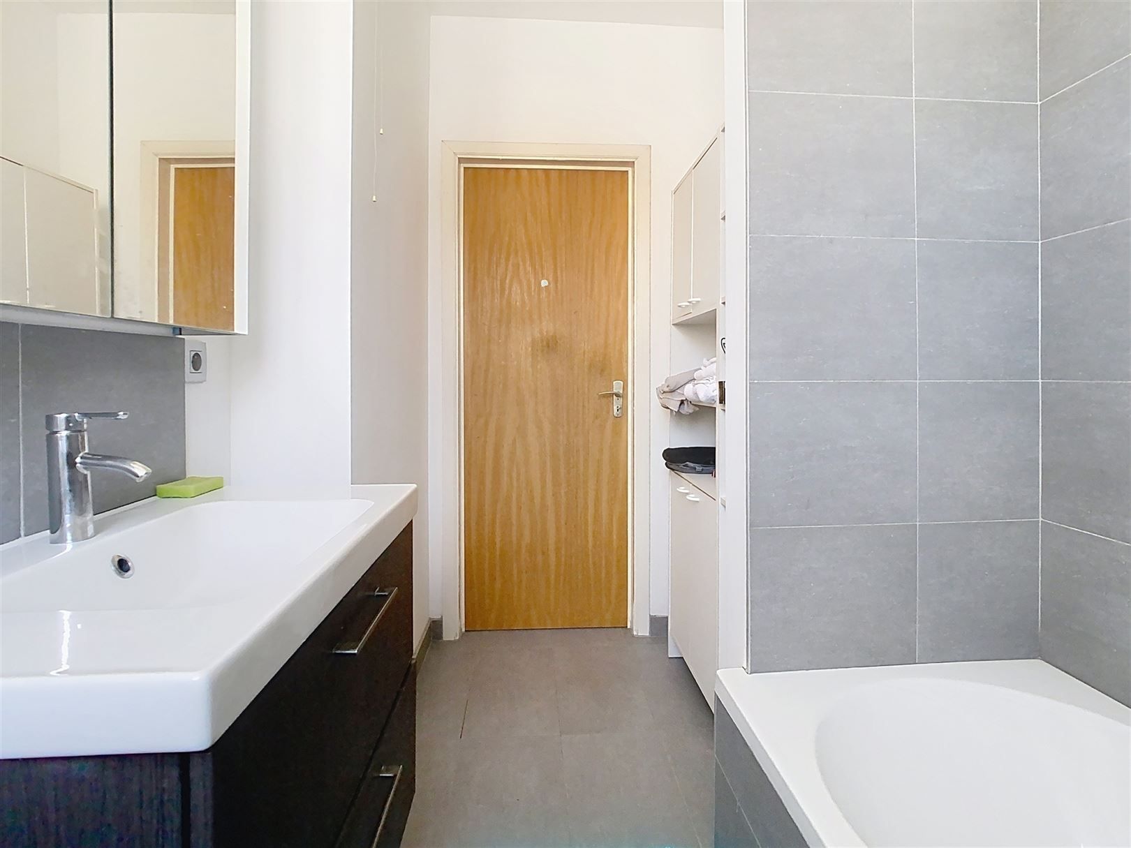 Ruim APP 3e V, 2 slpks, terras en kelder foto 19