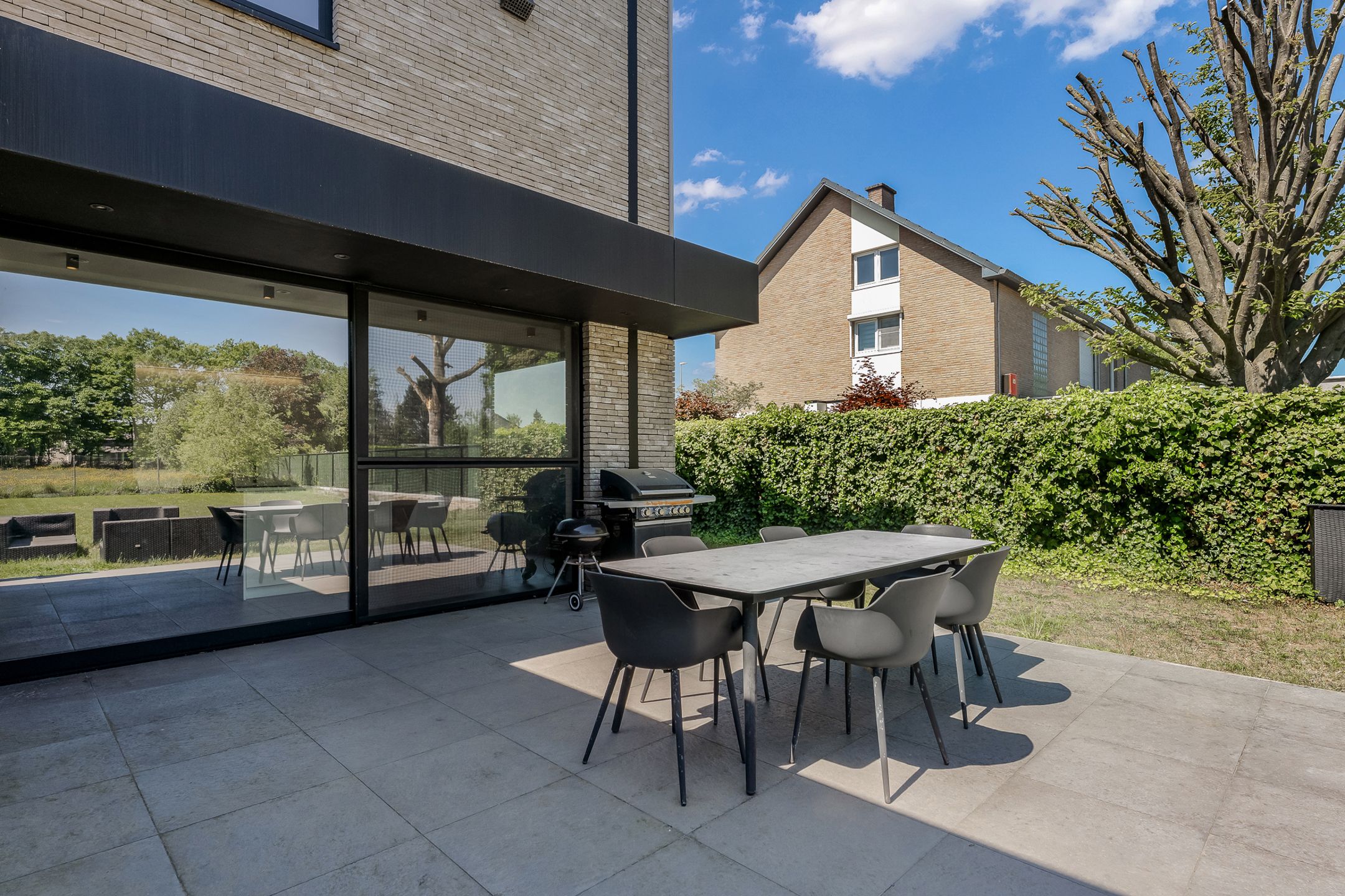 Strakke architectuur en moderne luxe in Diepenbeek foto 27