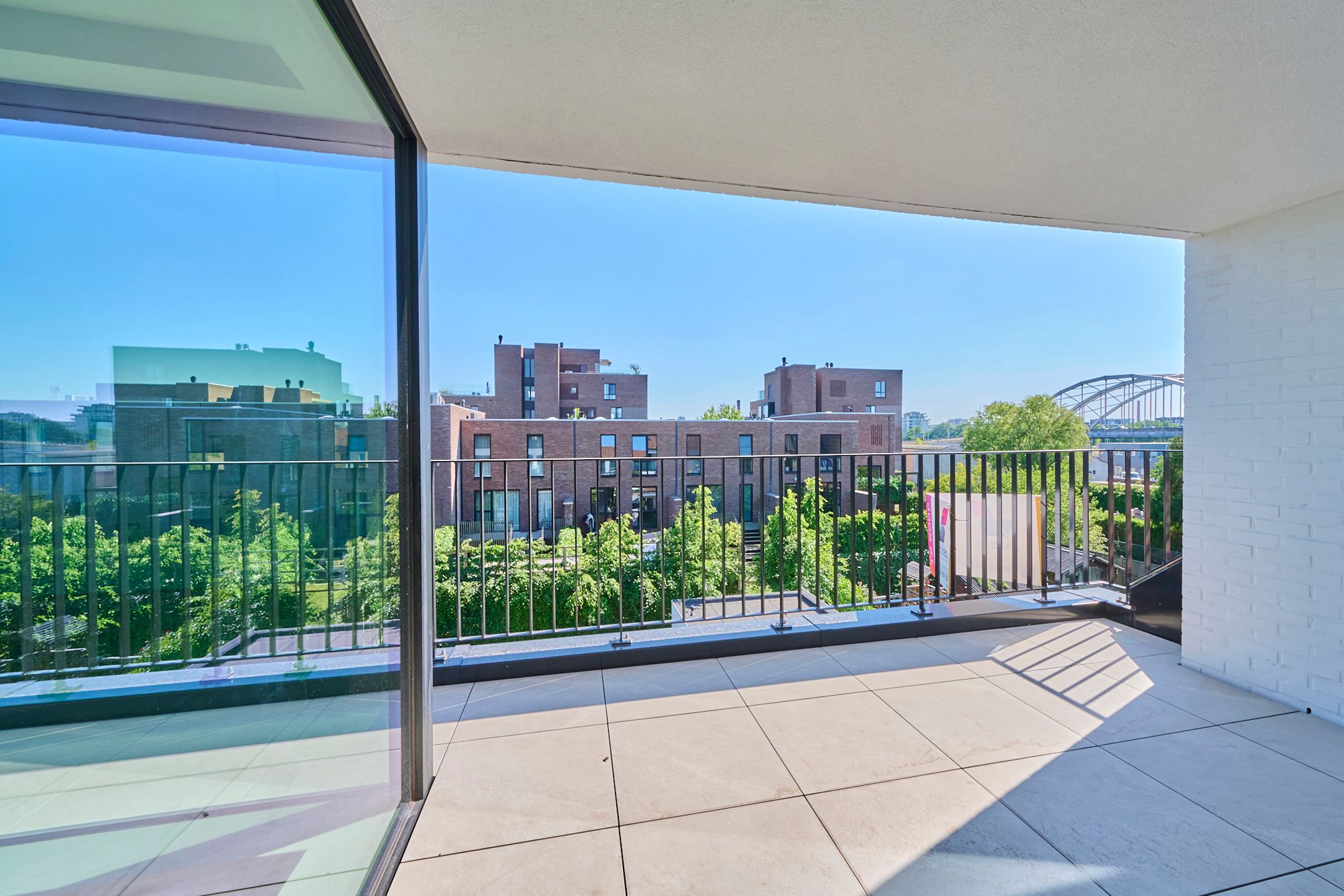 Volledig gerenoveerd penthouse (112m²) + zuidgericht terras foto 2