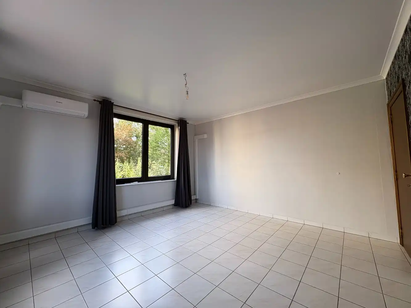 Lichtrijk appartement in het centrum van Torhout + garage foto 9