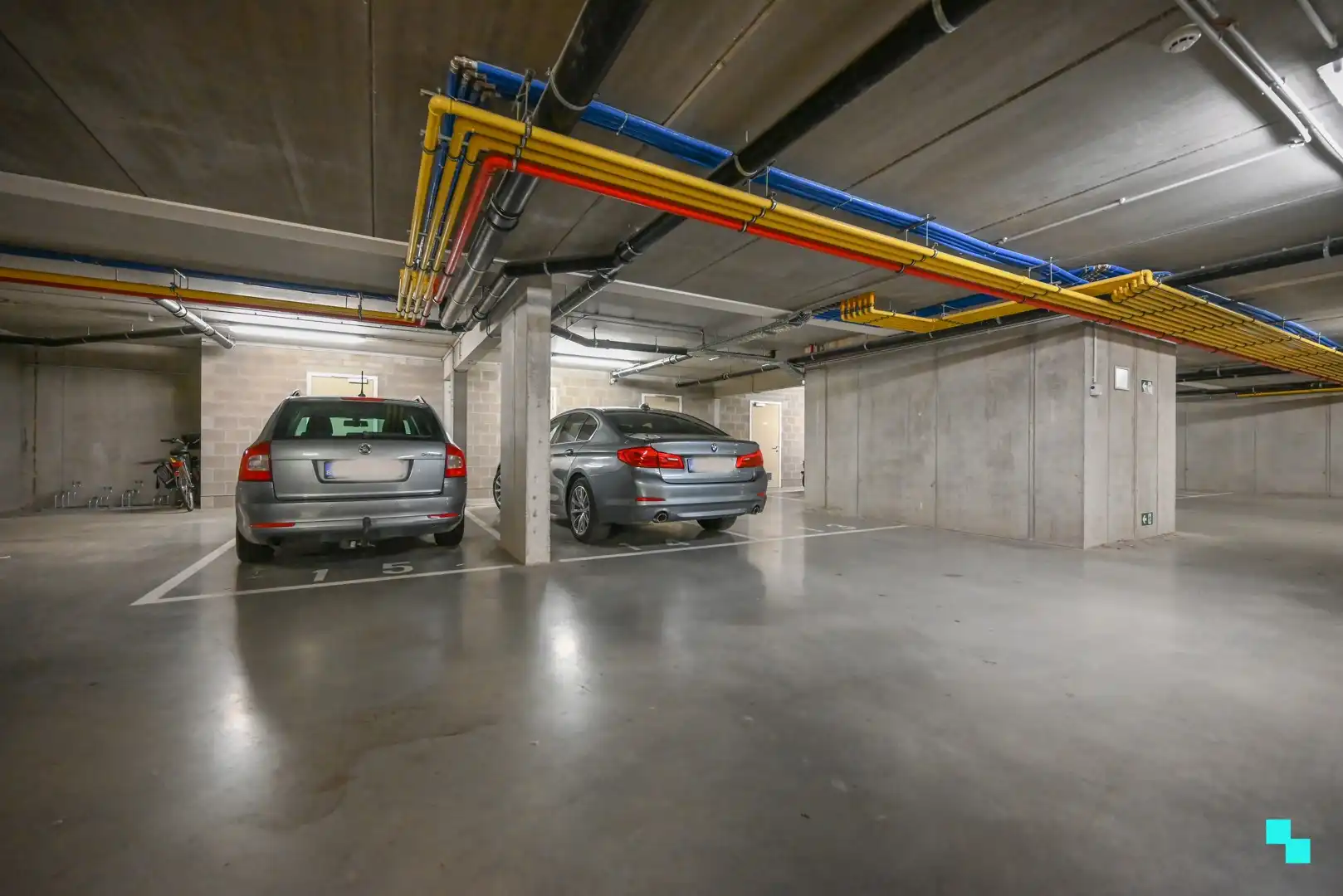 Ondergrondse afgesloten parkeerplaats in Harelbeke! foto 2