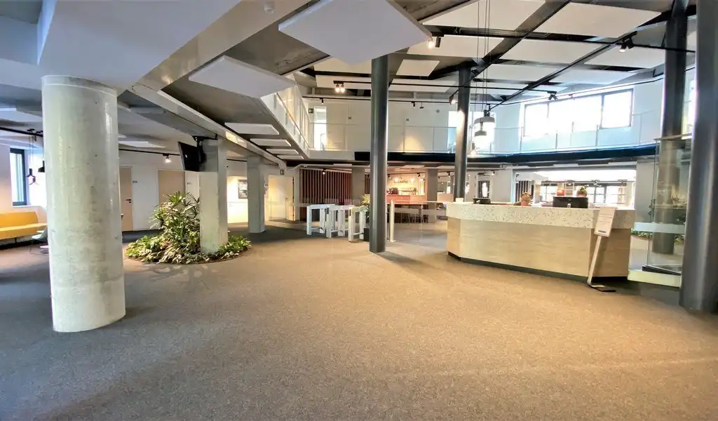 Vernieuwde kantoren te huur op toplocatie in Zwijnaarde foto 21