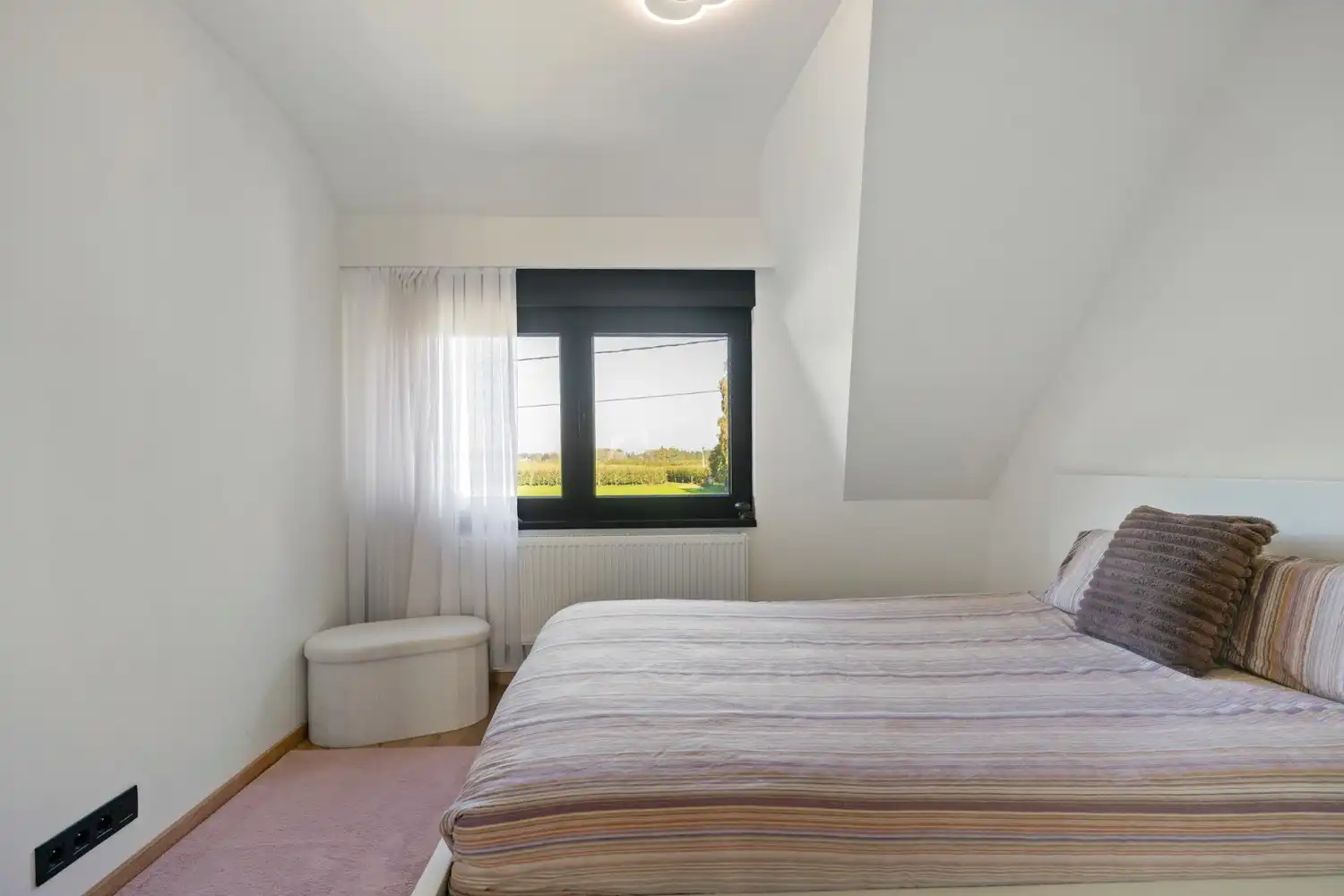 GERENOVEERDE WONING MET MAGAZIJN! foto 12