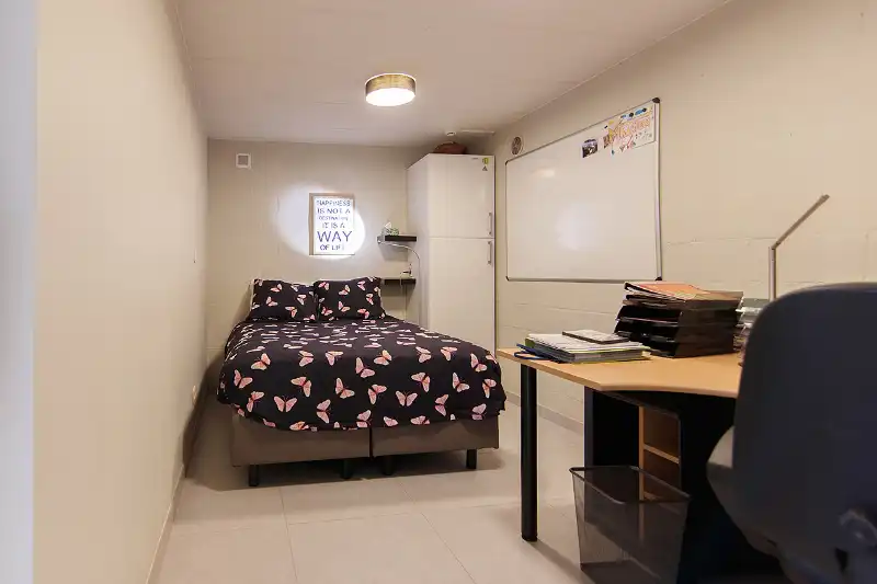 Knap afgewerkte, energiezuinige en ruime woning met vier slaapkamers, guesthouse/praktijkruimte op een centrale (maar toch bosrijke!) locatie te As foto 44