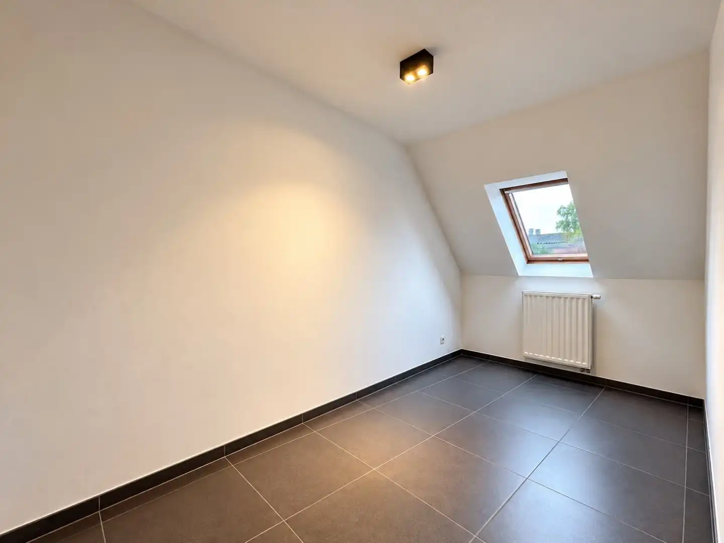 Ruim en instapklaar duplexappartement met 3 slaapkamers en garage in hartje Waarschoot foto 14
