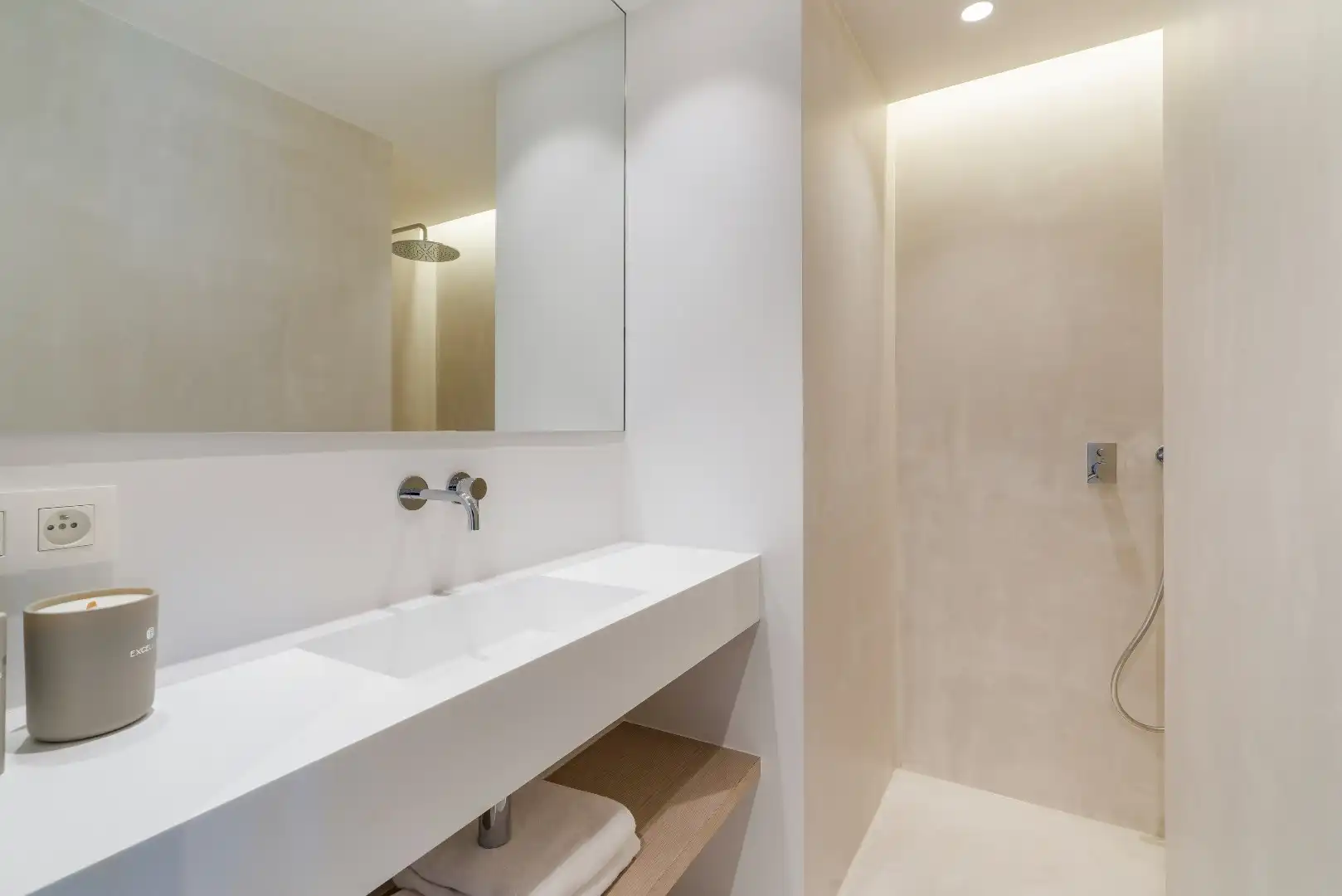 Luxueus hoekappartement met adembenemend frontaal zeezicht (12,5 meter zeezicht) foto 16