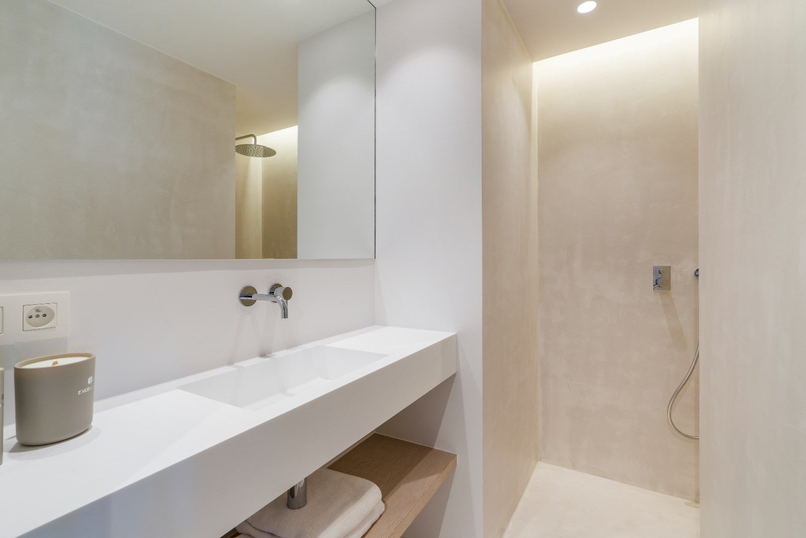 Luxueus hoekappartement met adembenemend frontaal zeezicht (12,5 meter zeezicht) foto 16