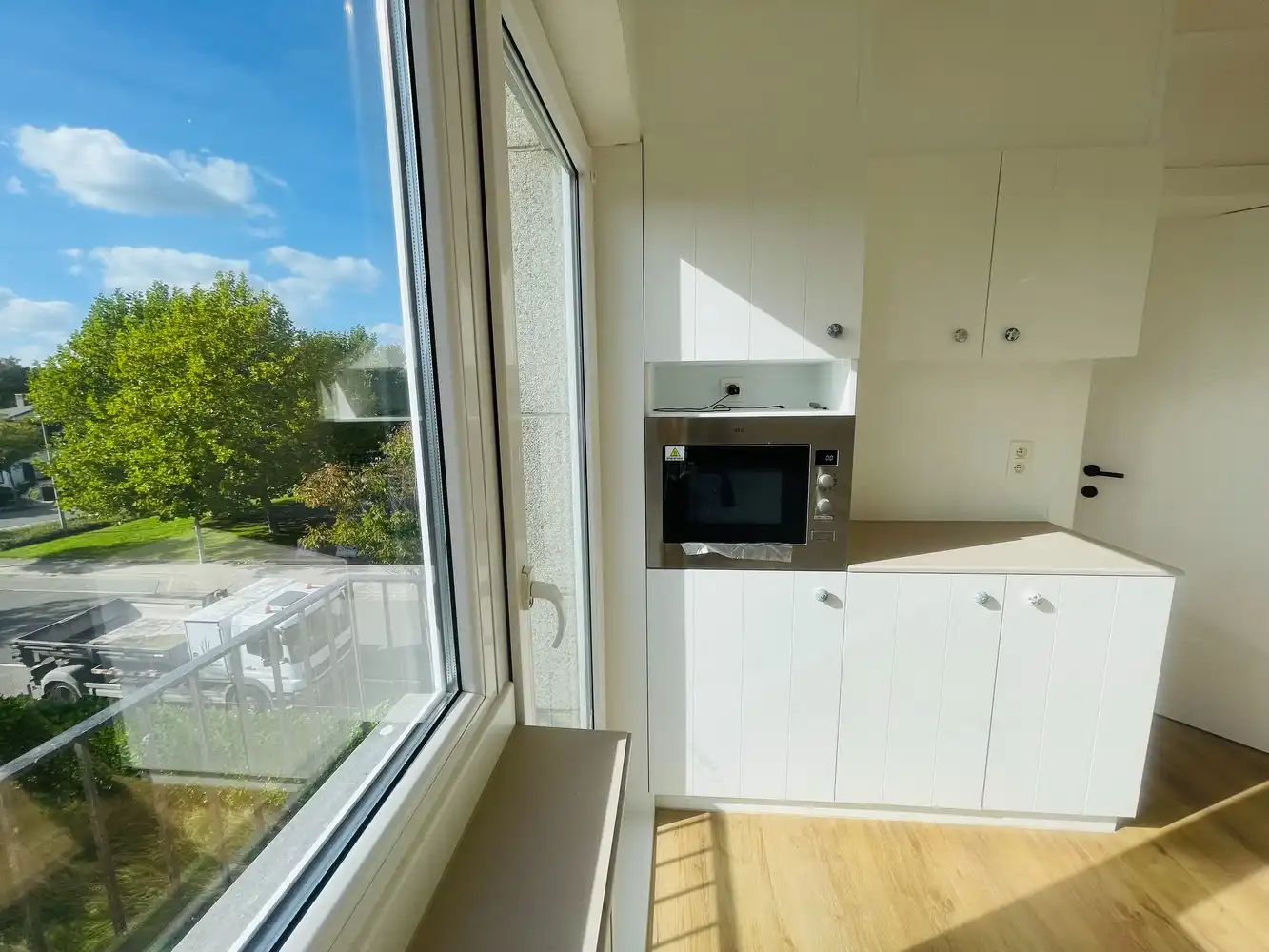 Brugge Kristus Koning  Leuk zonnig lichtrijk appartement met 2 slaapkamers Totaal vernieuwd ! foto 3