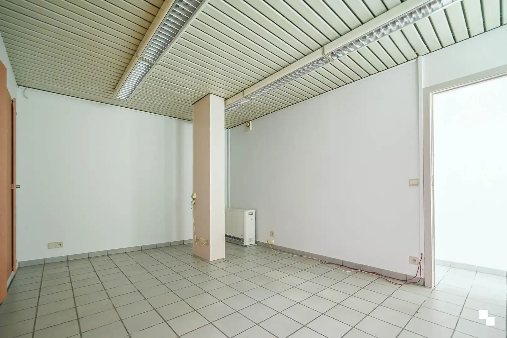Commerciële ruimte van 114 m² met garagebox in centrum Izegem foto 8